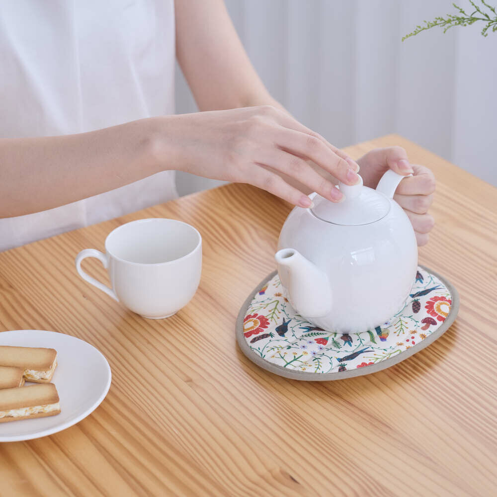 Egg-Shaped Quilted Potholder/Artists Collaboration Collection/inBlooom x Soupy Tang/Forest Kaleidoscope