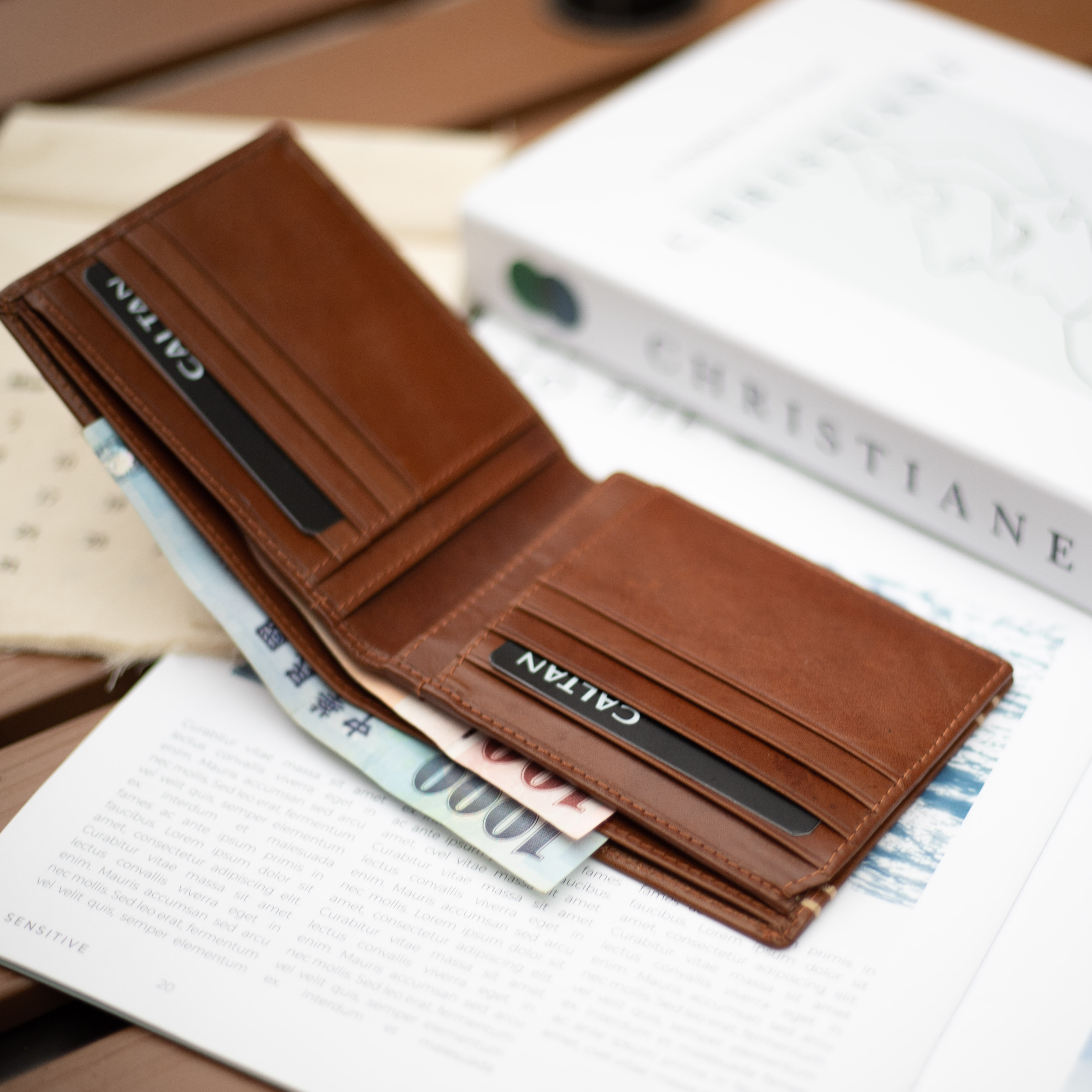 『新品上市』老爺有喜  男仕皮革縫線短夾(072986cd)