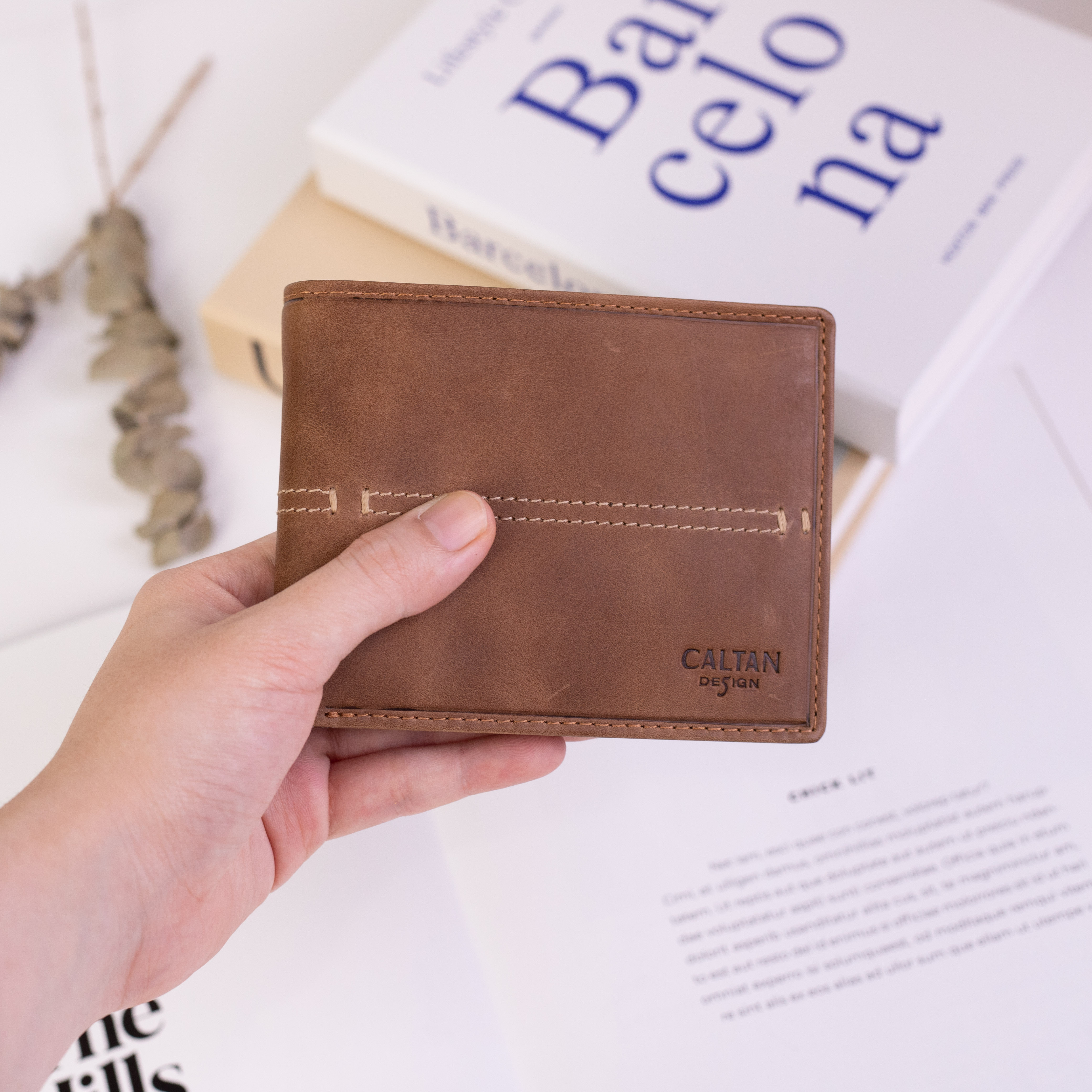 『新品上市』老爺有喜  帥氣皮革縫線短夾(071769lt)