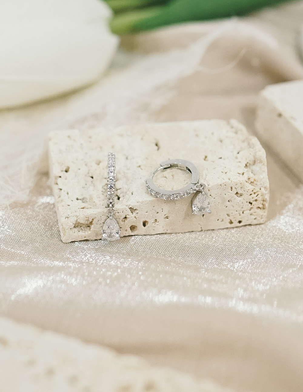 925 純銀圈圈排鑽水滴耳環✦銀