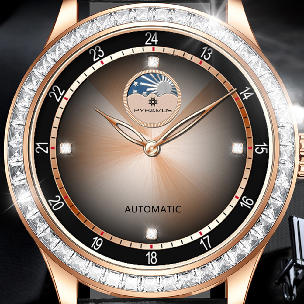 【PYRAMUS 帕爾麥斯】Helios 金屬拉絲太陽紋晶鑽鑲嵌牛皮機械錶