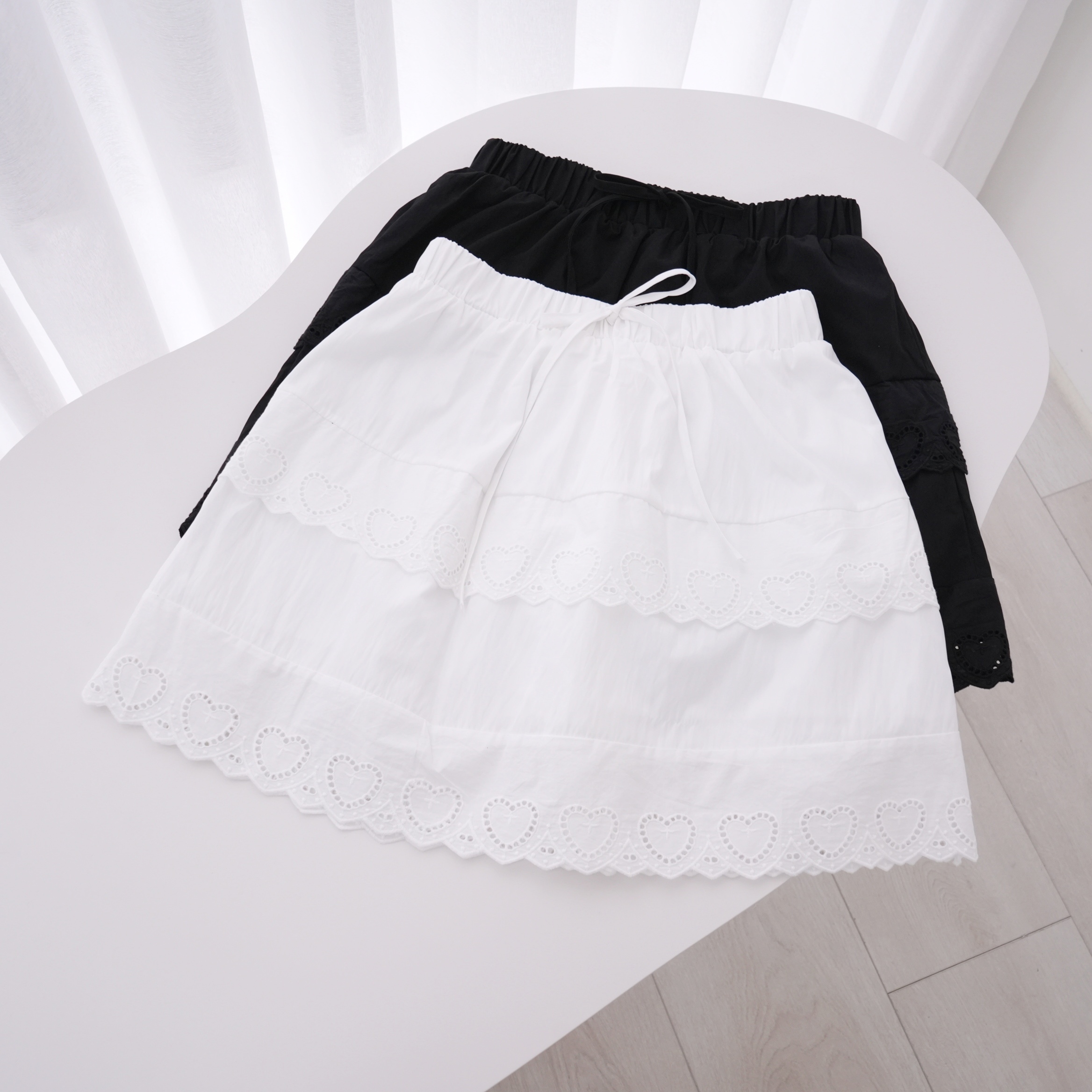 法朵Fado shop｜抽繩蕾絲裙邊褲裙 4751007 黑/白