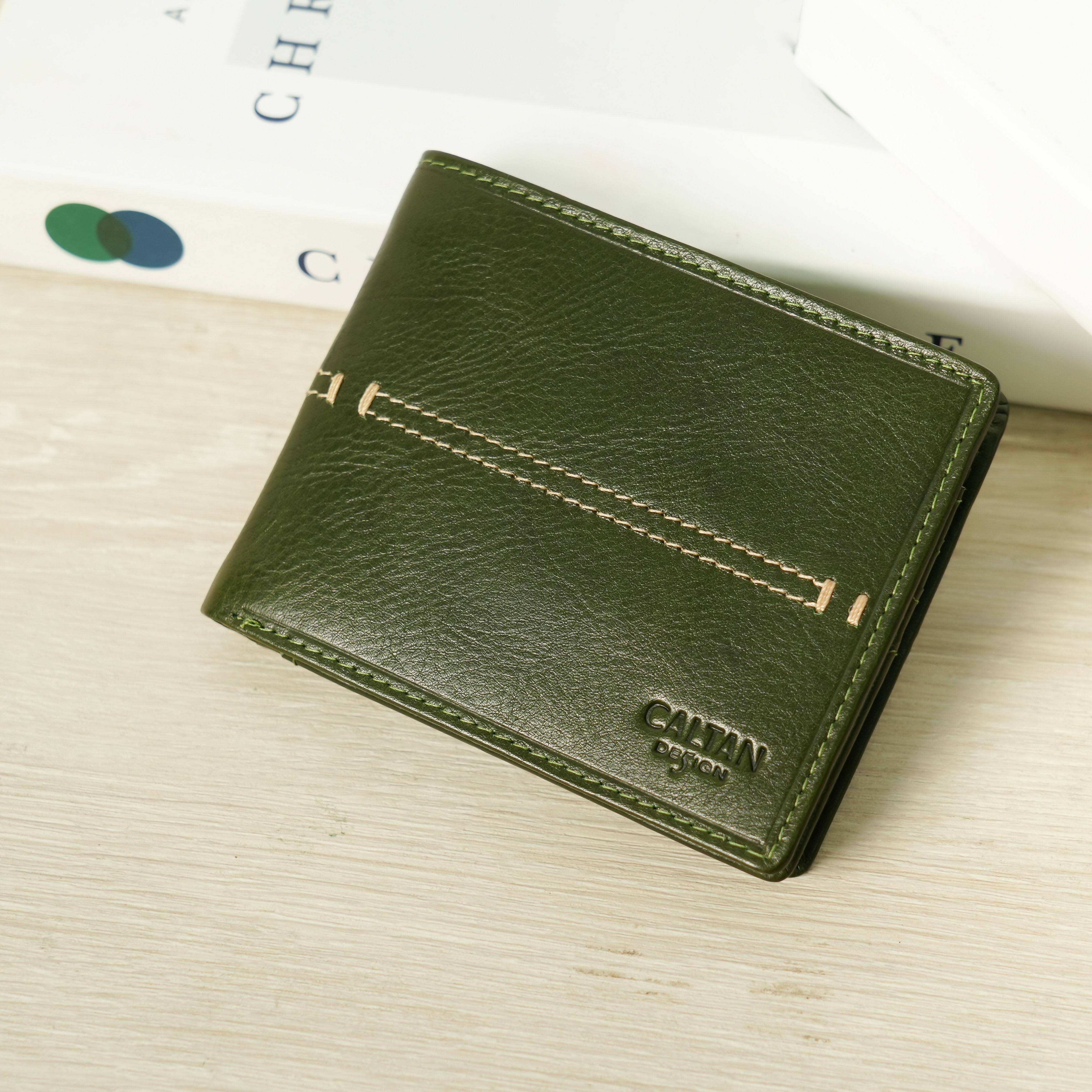 『新品上市』老爺有喜  帥氣皮革縫線短夾(071769cd)