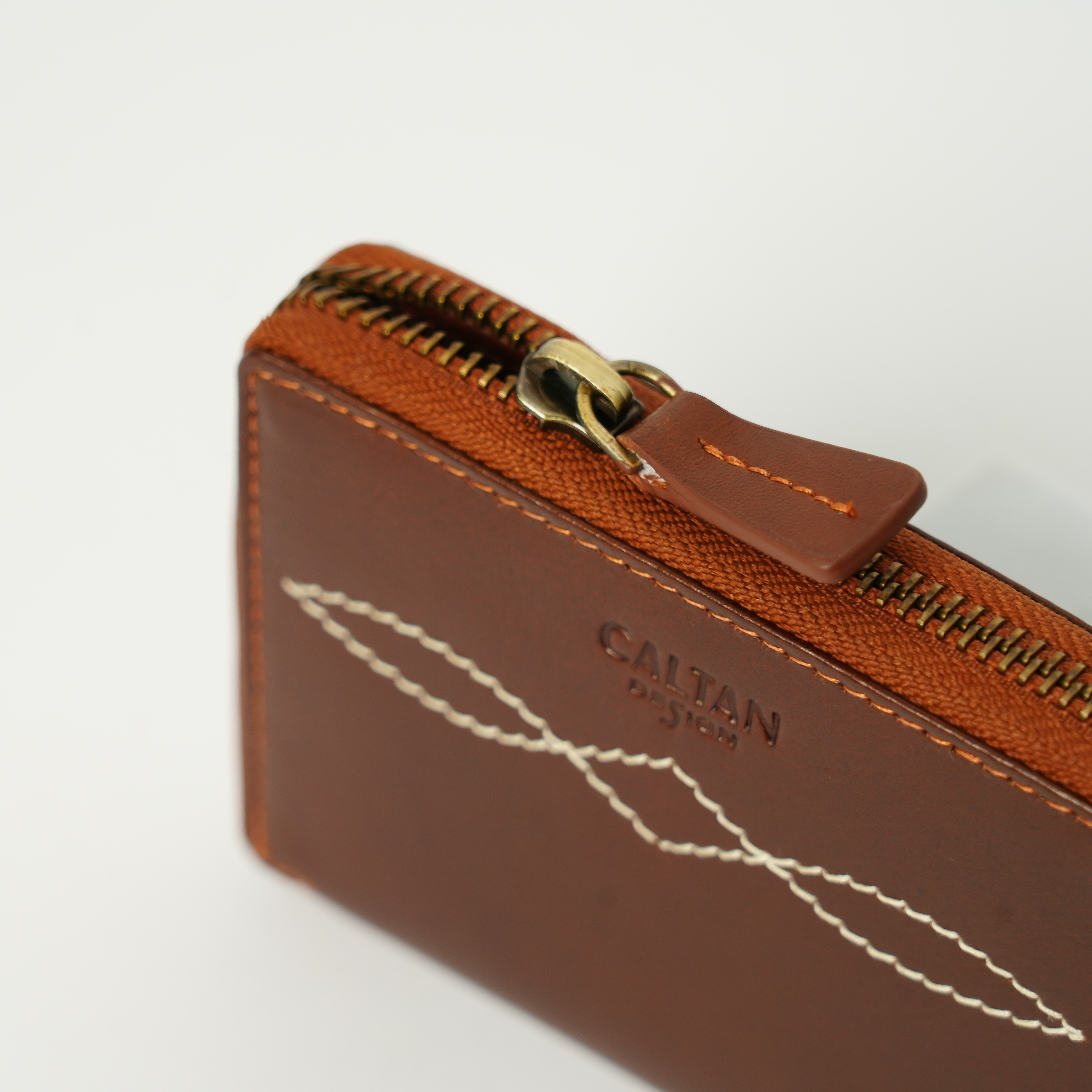 『新品上市』老爺有喜  菱紋縫線包覆式真皮短夾(071314cd)