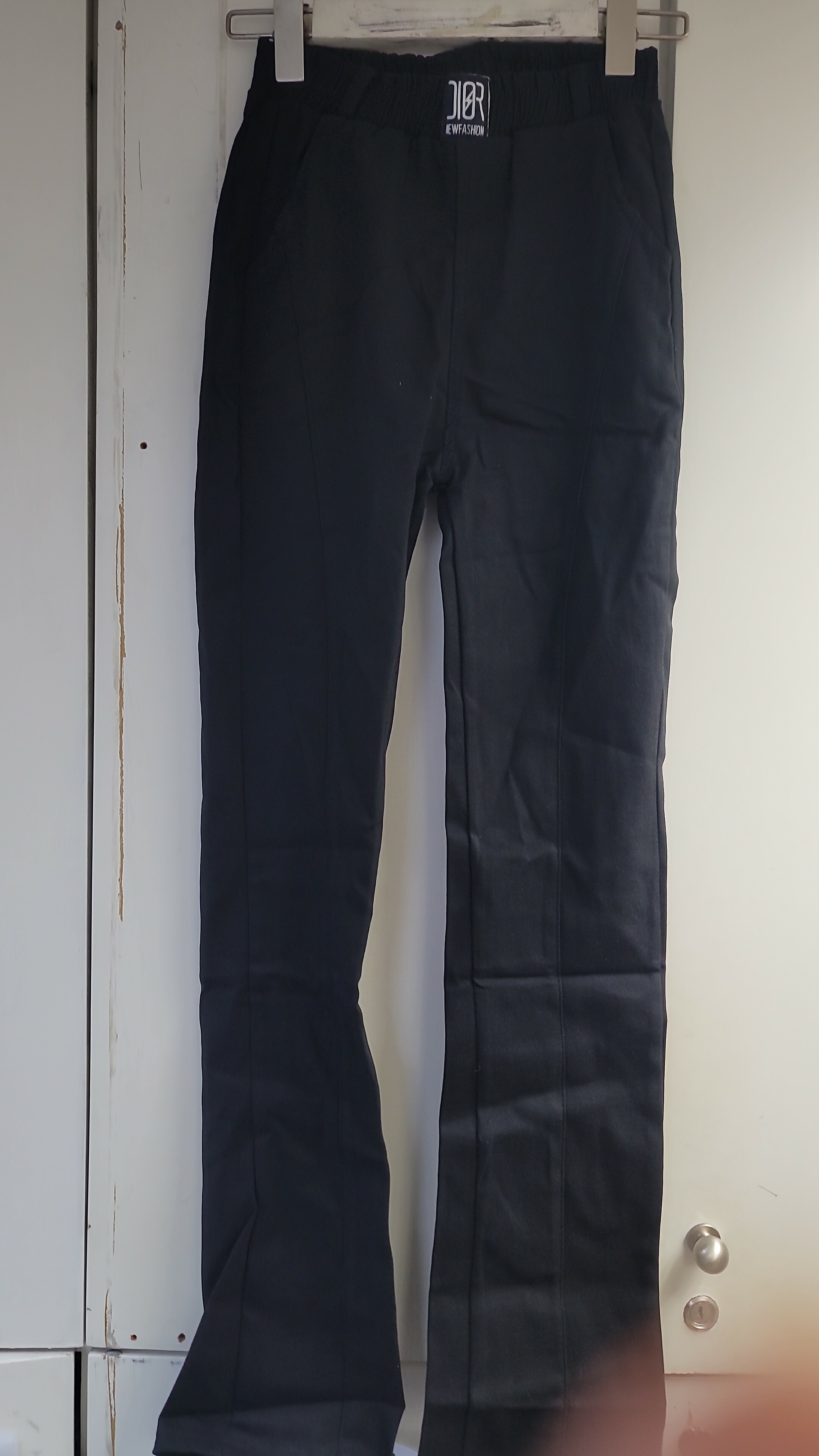c861**  黑色