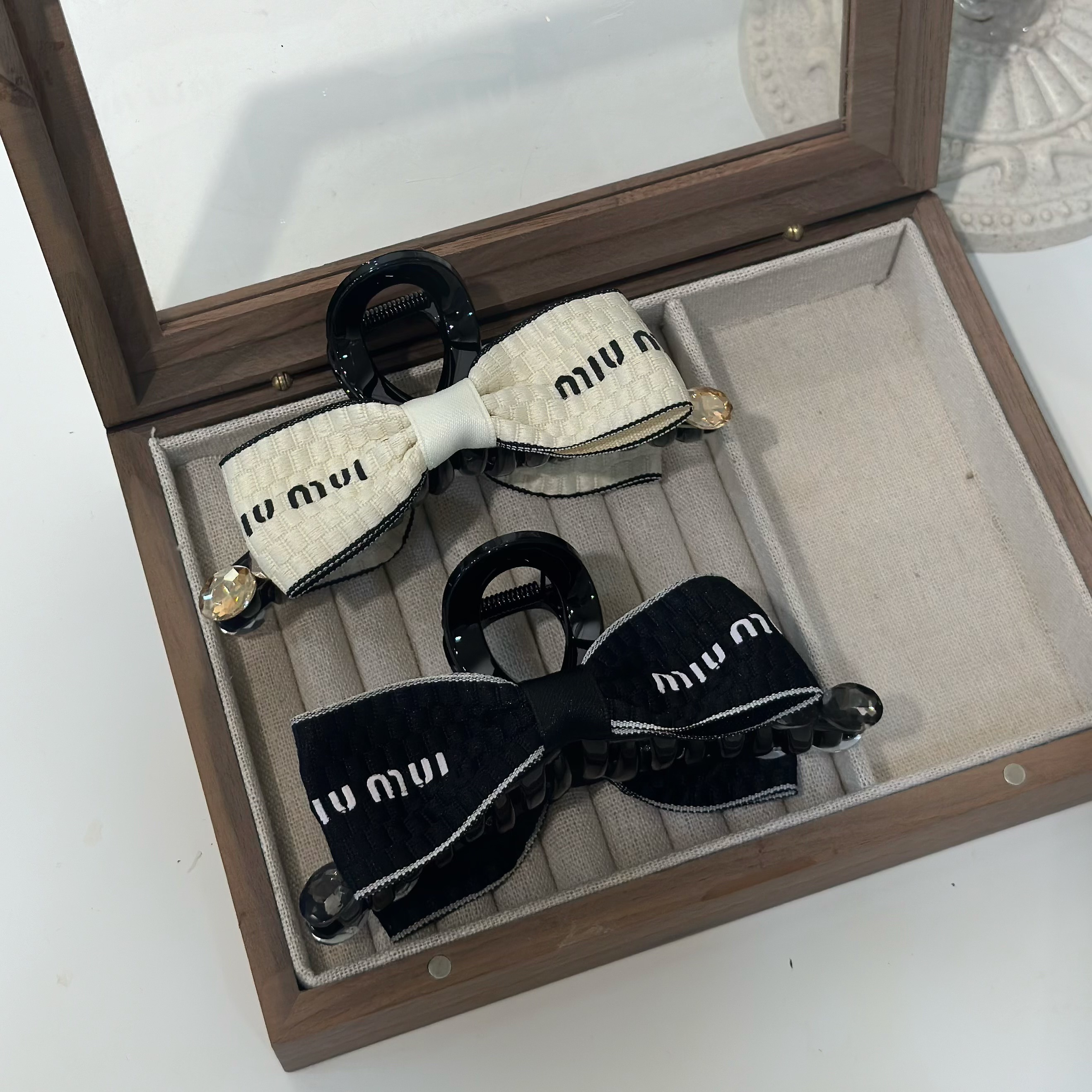 P15字母蝴蝶結半頭夾