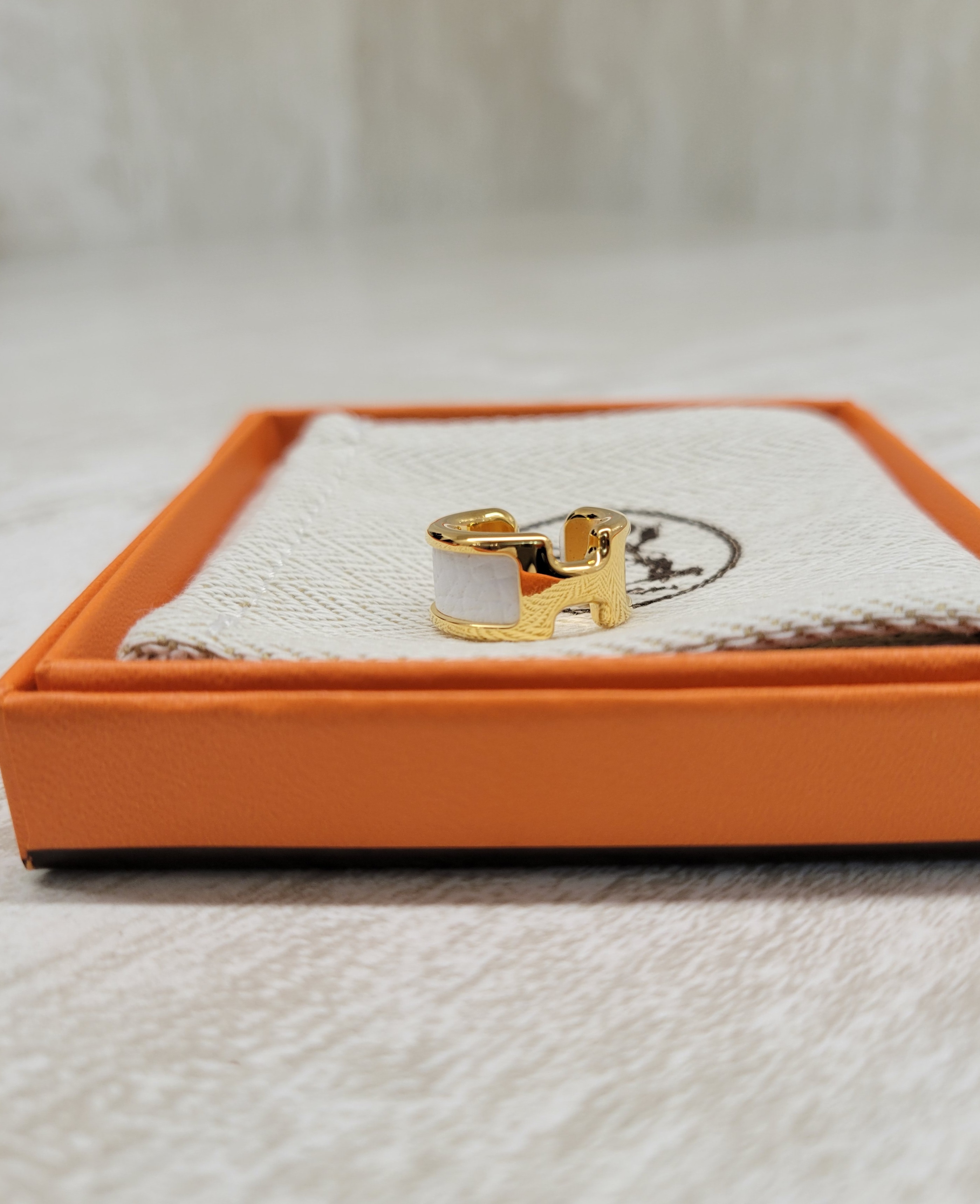 HERMES OLYMPE EAR CUFF WHITE F 白/金