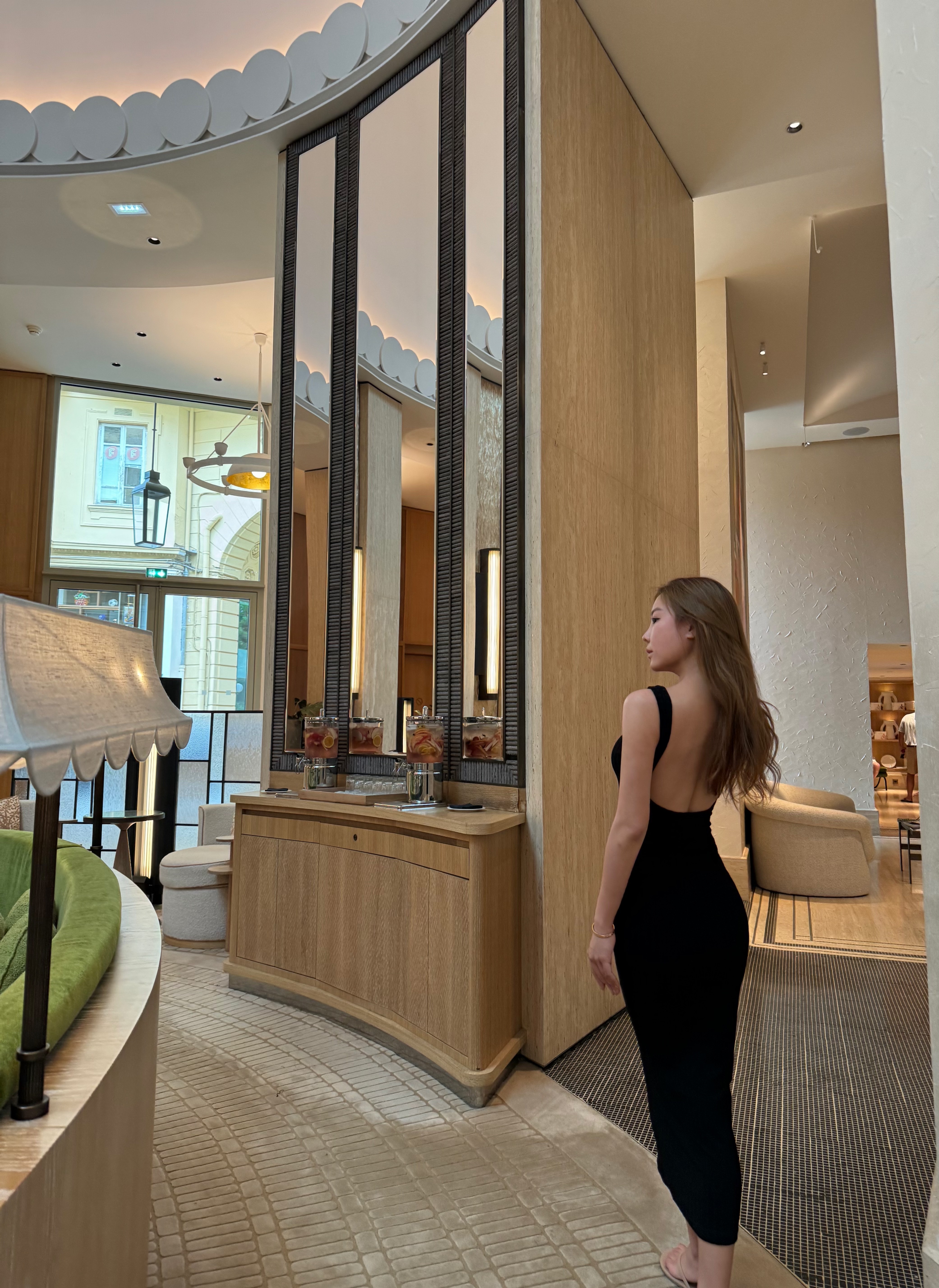 Brownie 寬肩帶大露背針織洋裝