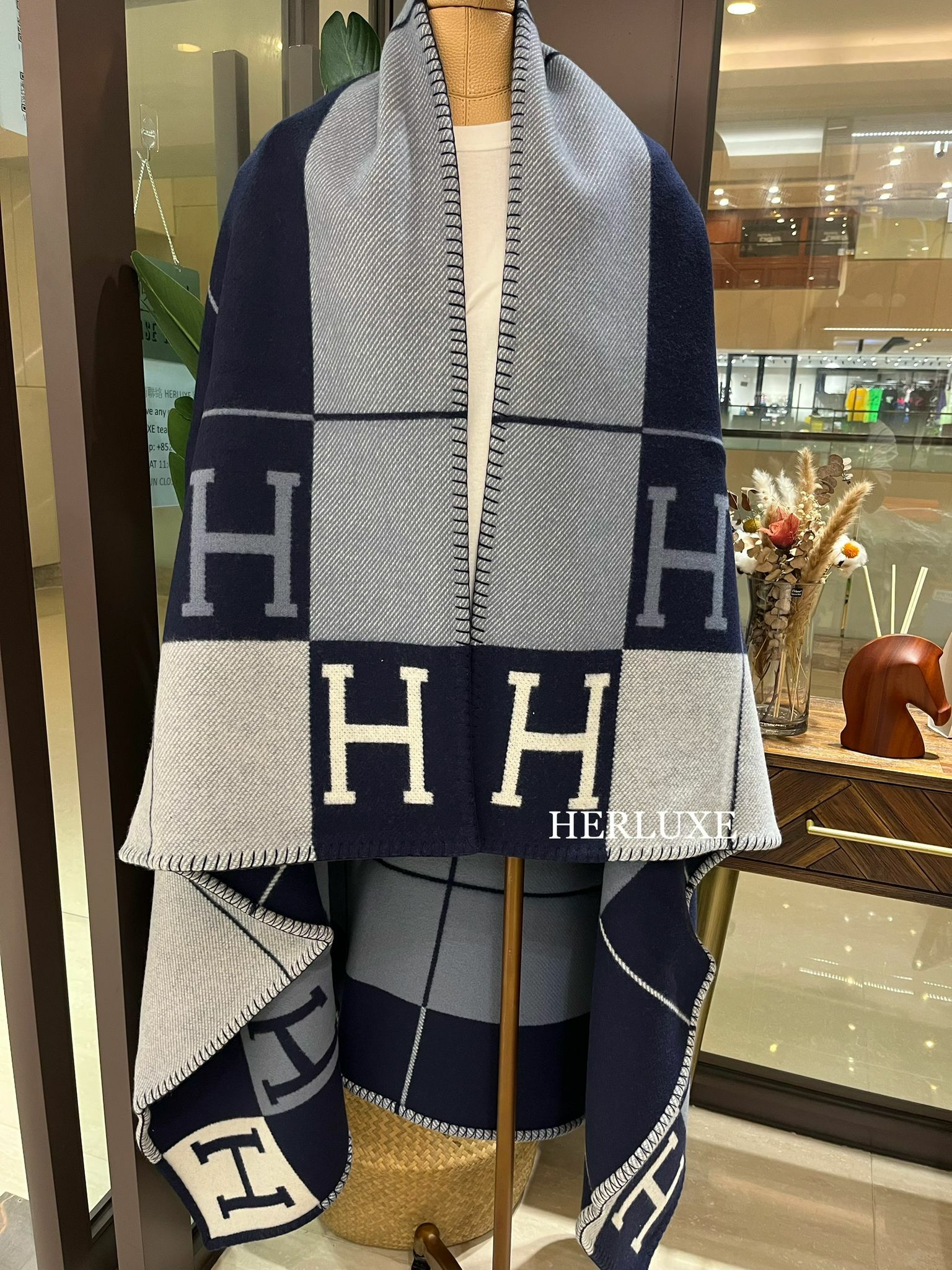 Avalon III throw blanket in jacquard woven wood & cashmere ecru / caban au