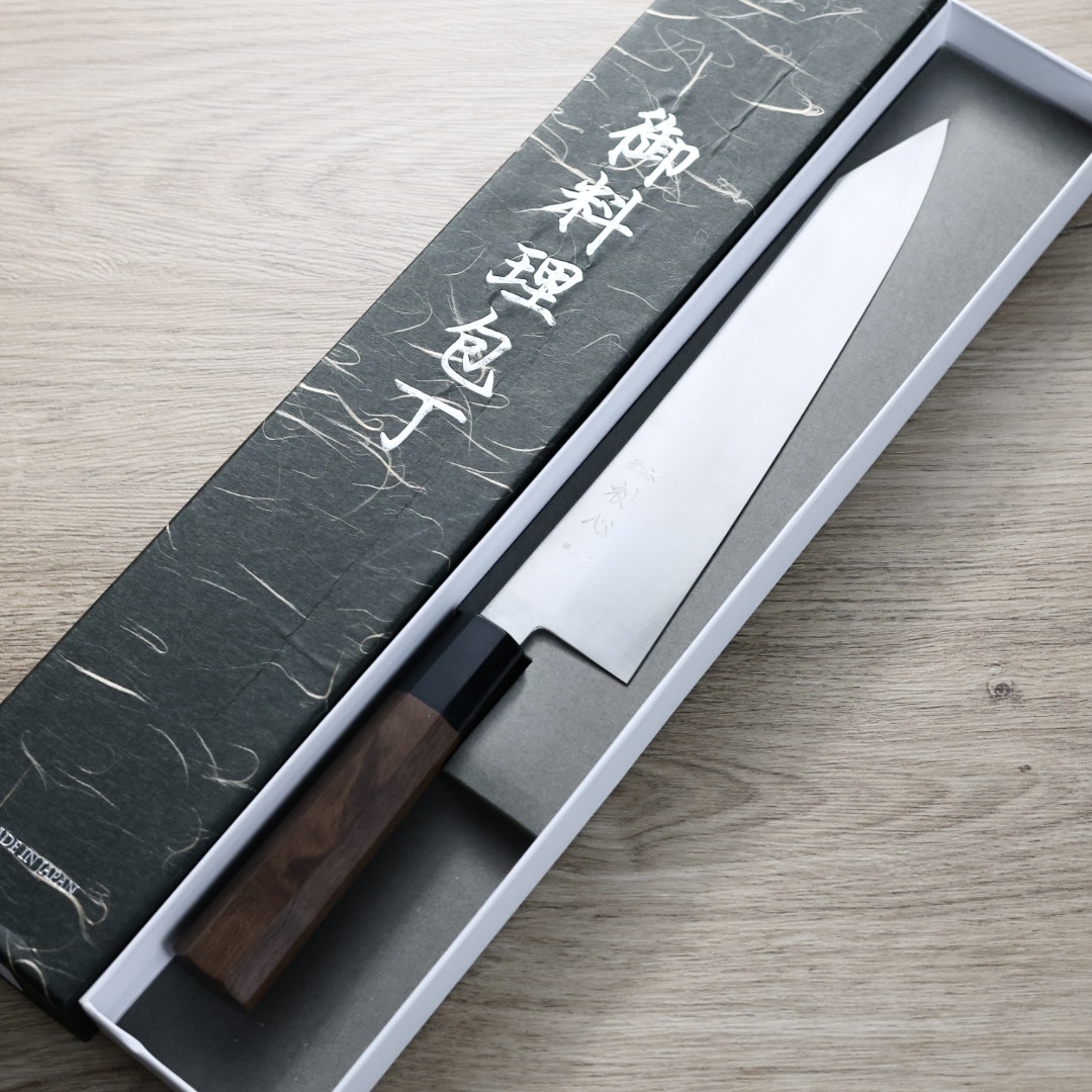 初心 隼 切付牛刀 240mm 銀三鋼