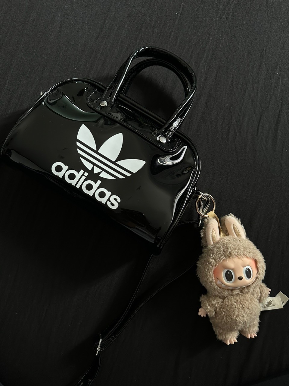 Adidas  ADICOLOR 三葉草 斜背包 復古 保齡球包 黑 IX7498