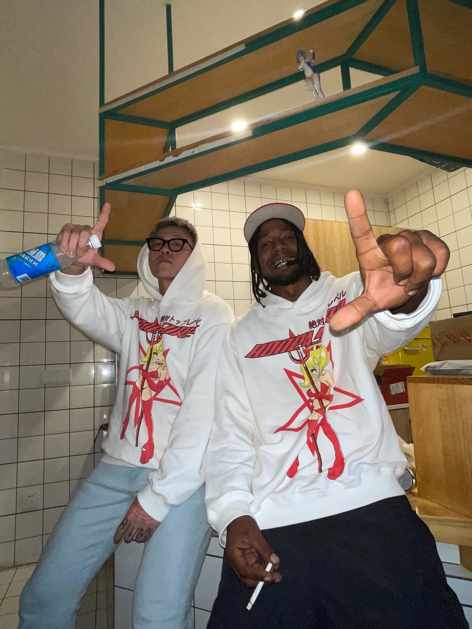 Aone4sure 緋紅惡魔 動漫二次元 帽t