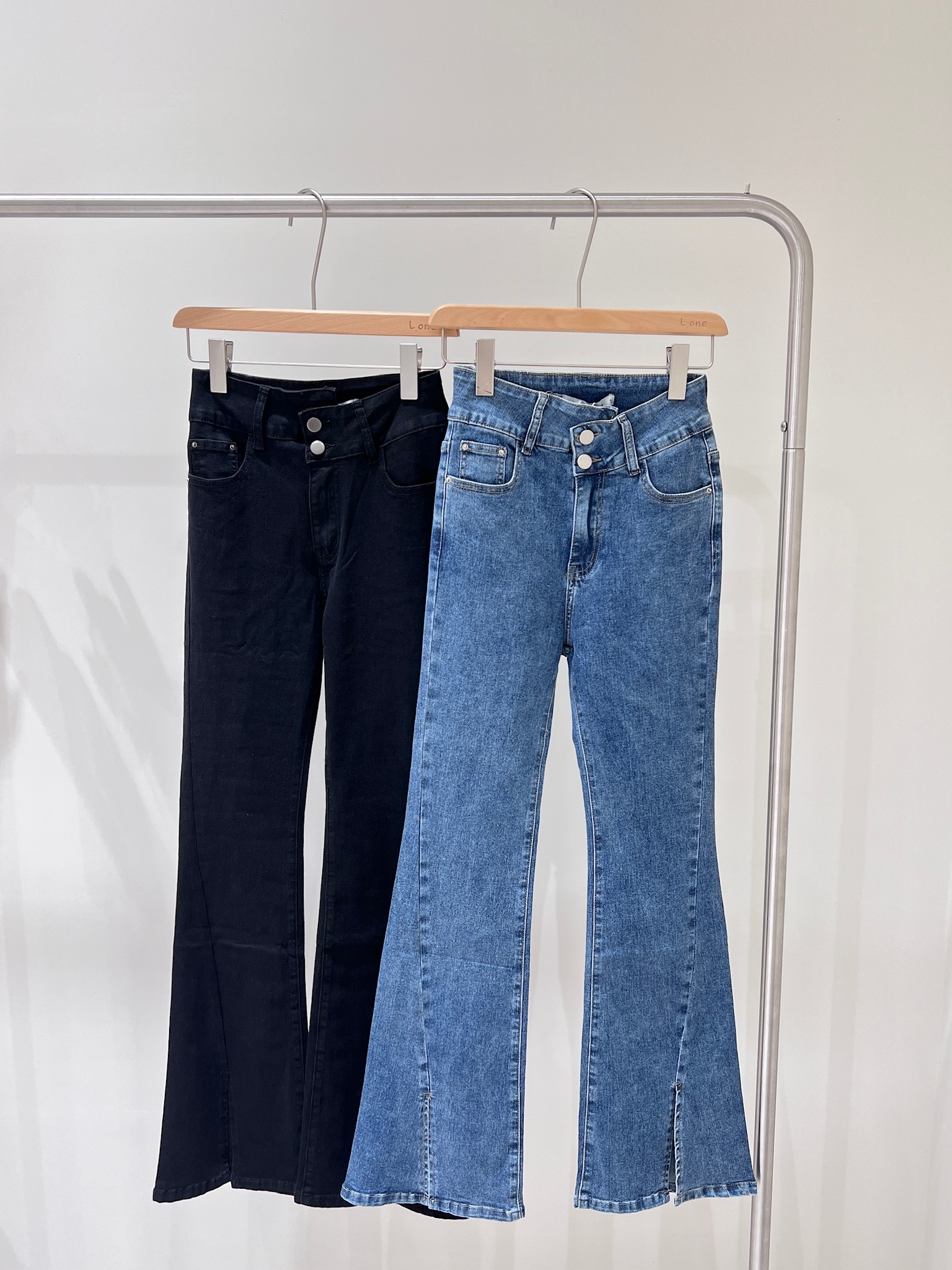 高腰雙釦喇叭牛仔褲