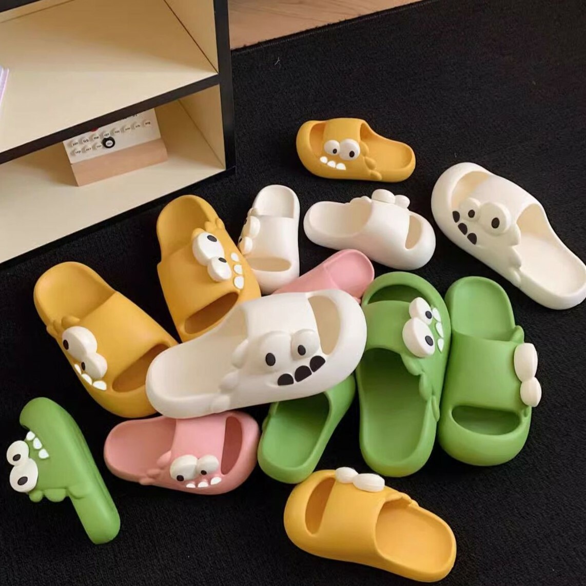 《4642》搞怪大眼恐龍室內拖