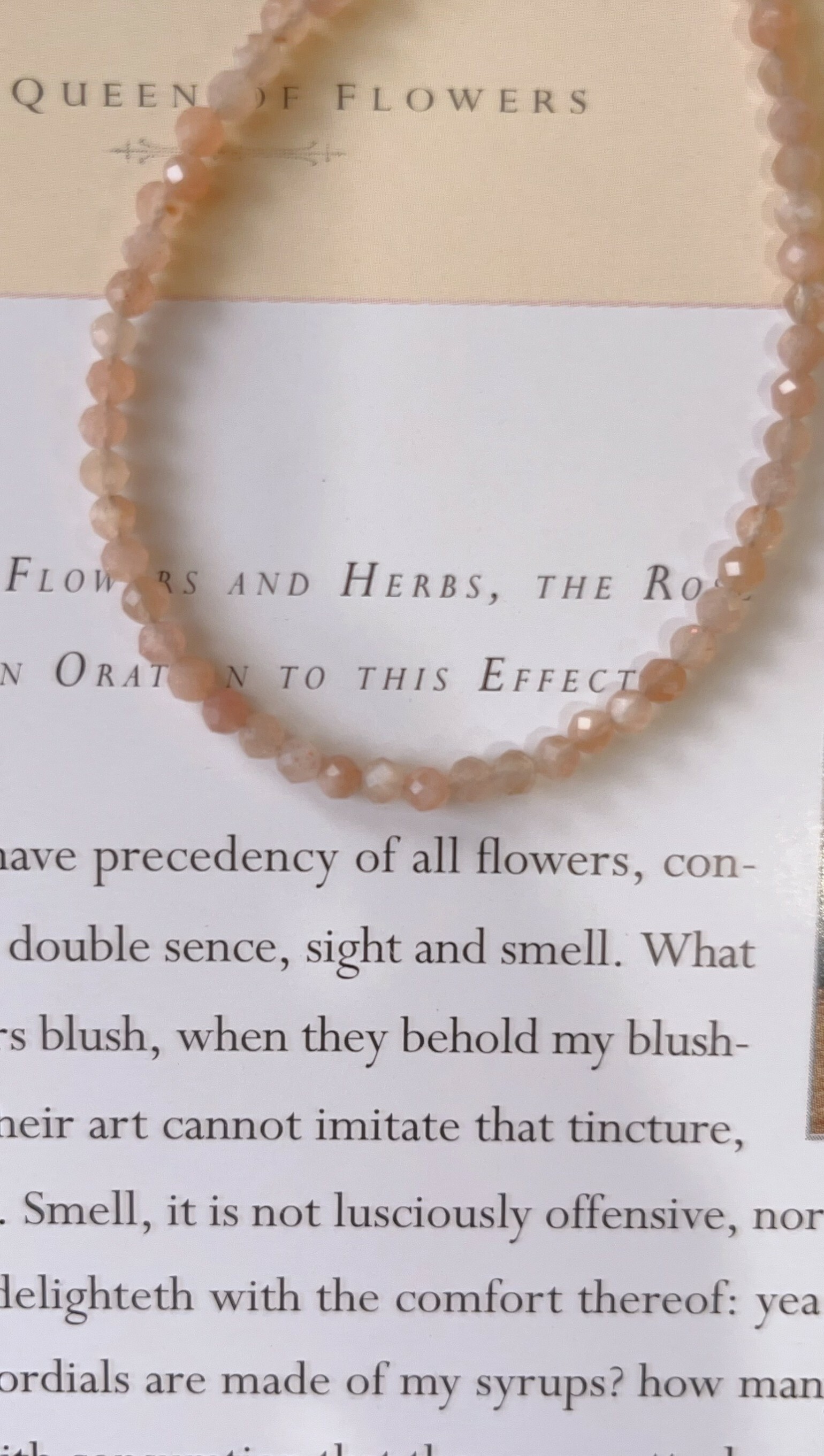 這是天然石手鍊, 由橙太陽組成,可以帶來正能量、正財運、事業運、正面積極的能量