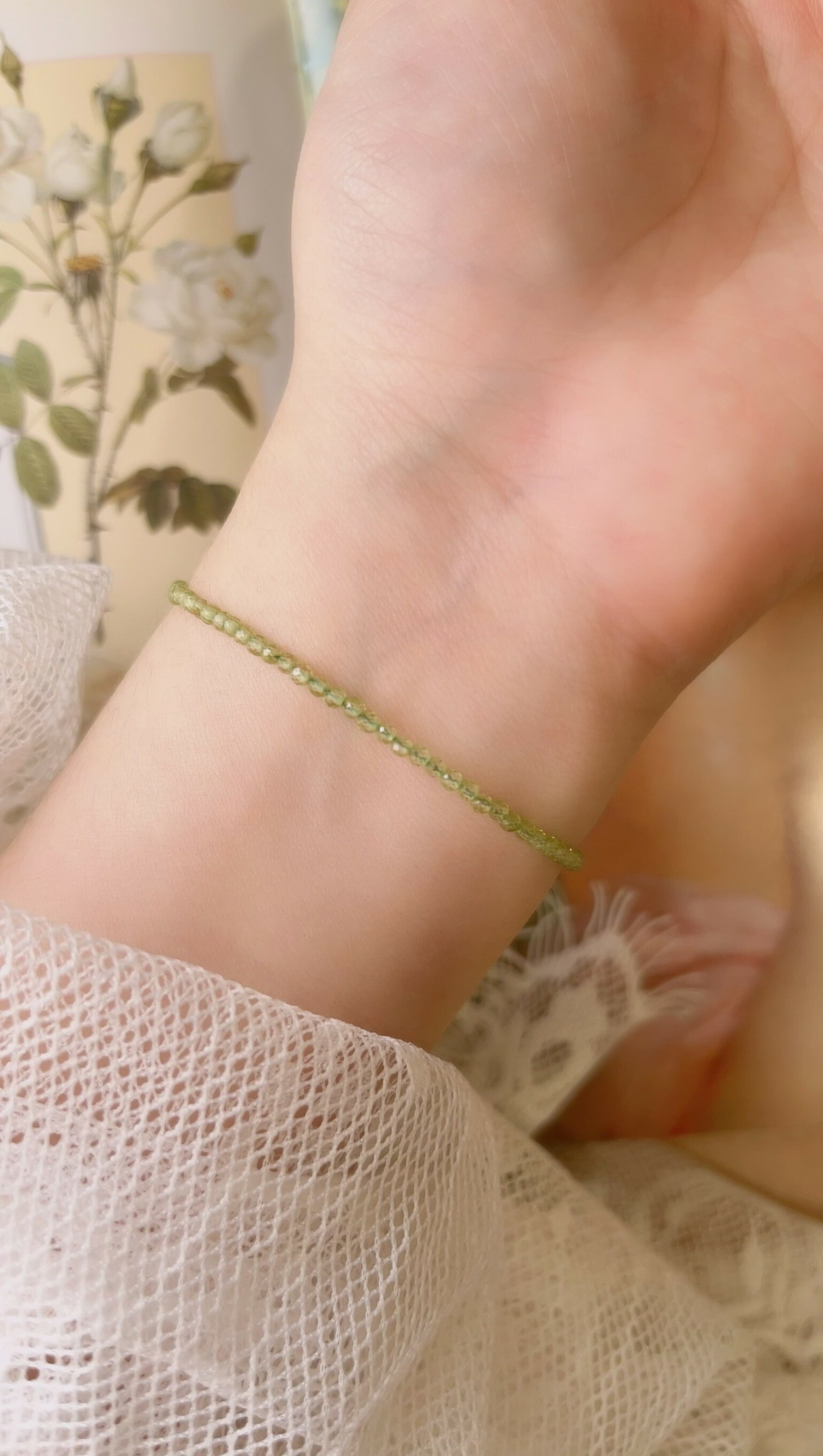 這是天然石手鍊, 由橄欖石組成, 是一種可以帶來幸運、幸福、快樂與貴人的水晶