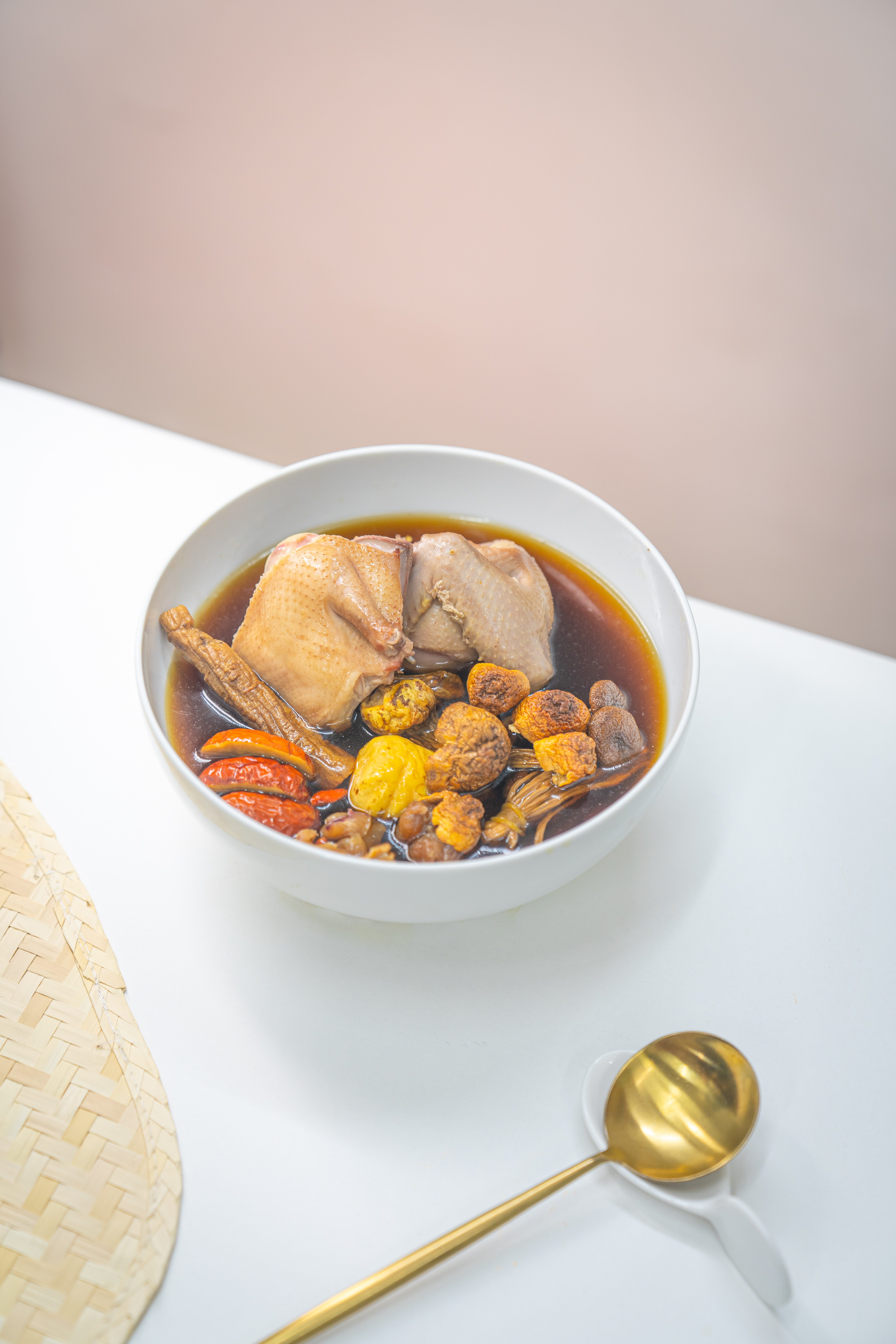 姬松茸黨參燉乳鴿湯