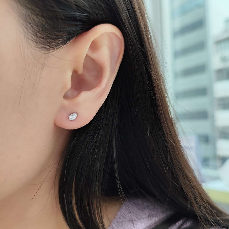 18K白金鑽石梨形耳環