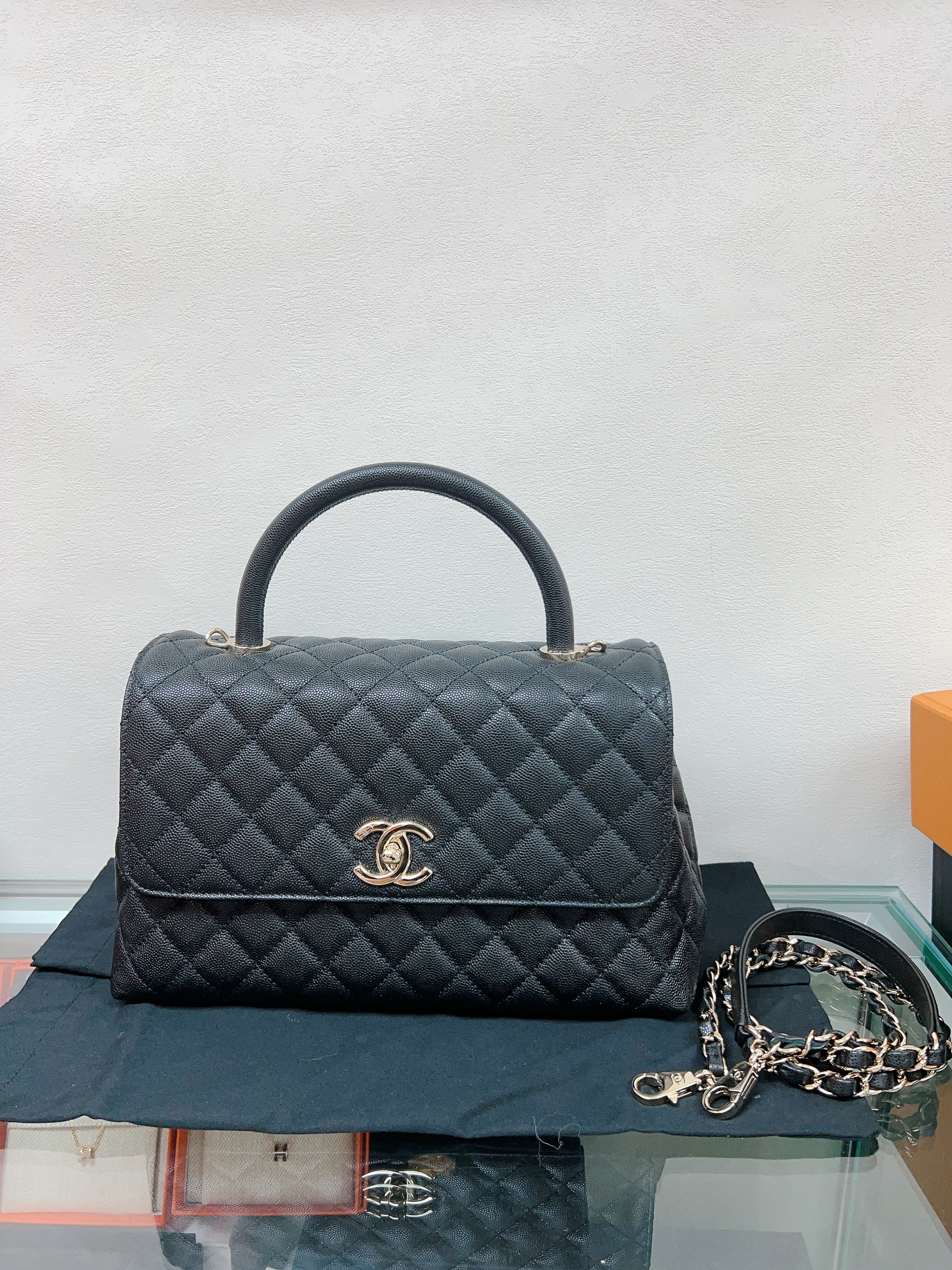 Chanel coco handle medium (black caviar/ champagne gold)
