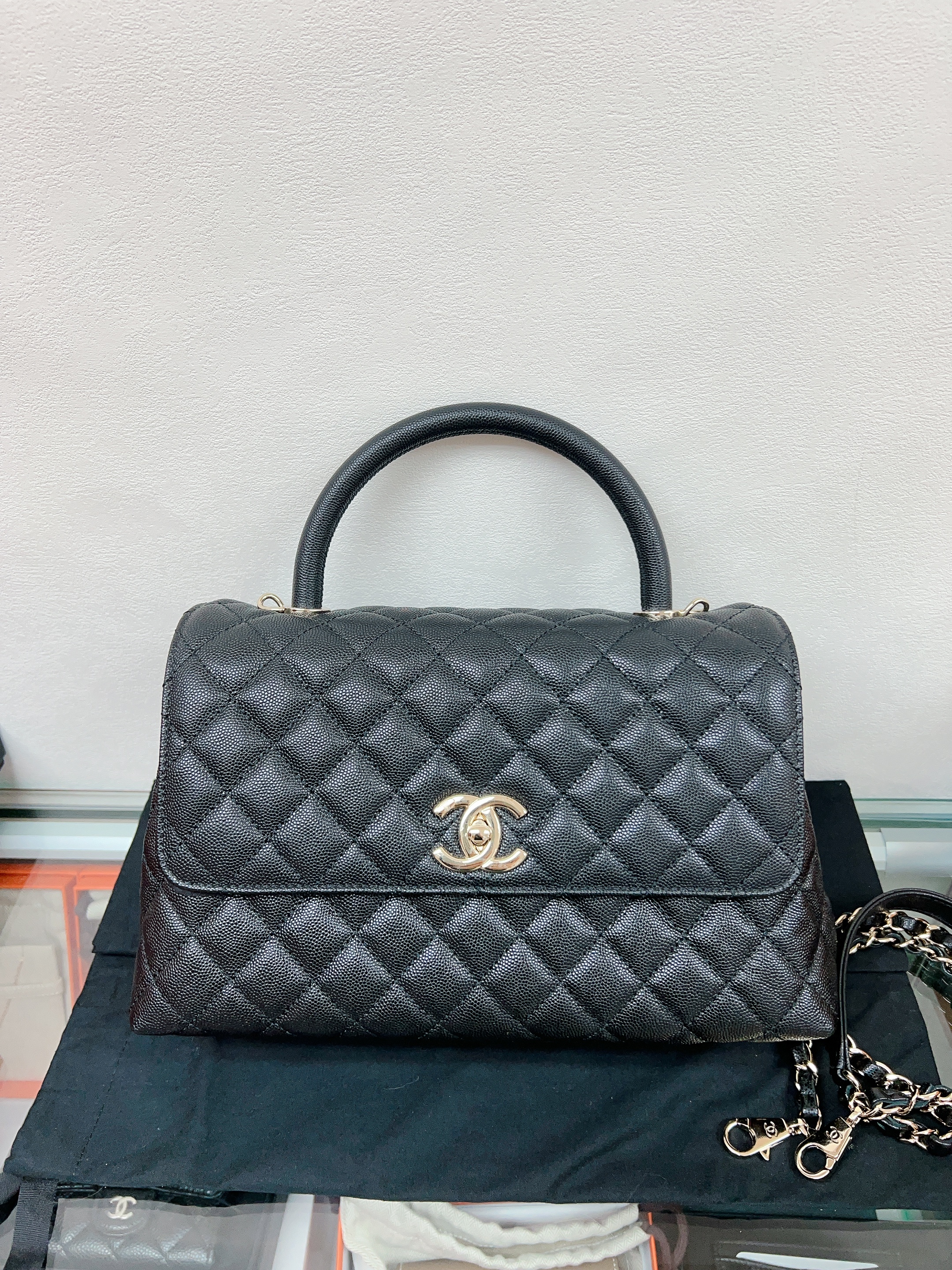 Chanel coco handle medium (black caviar/ champagne gold)
