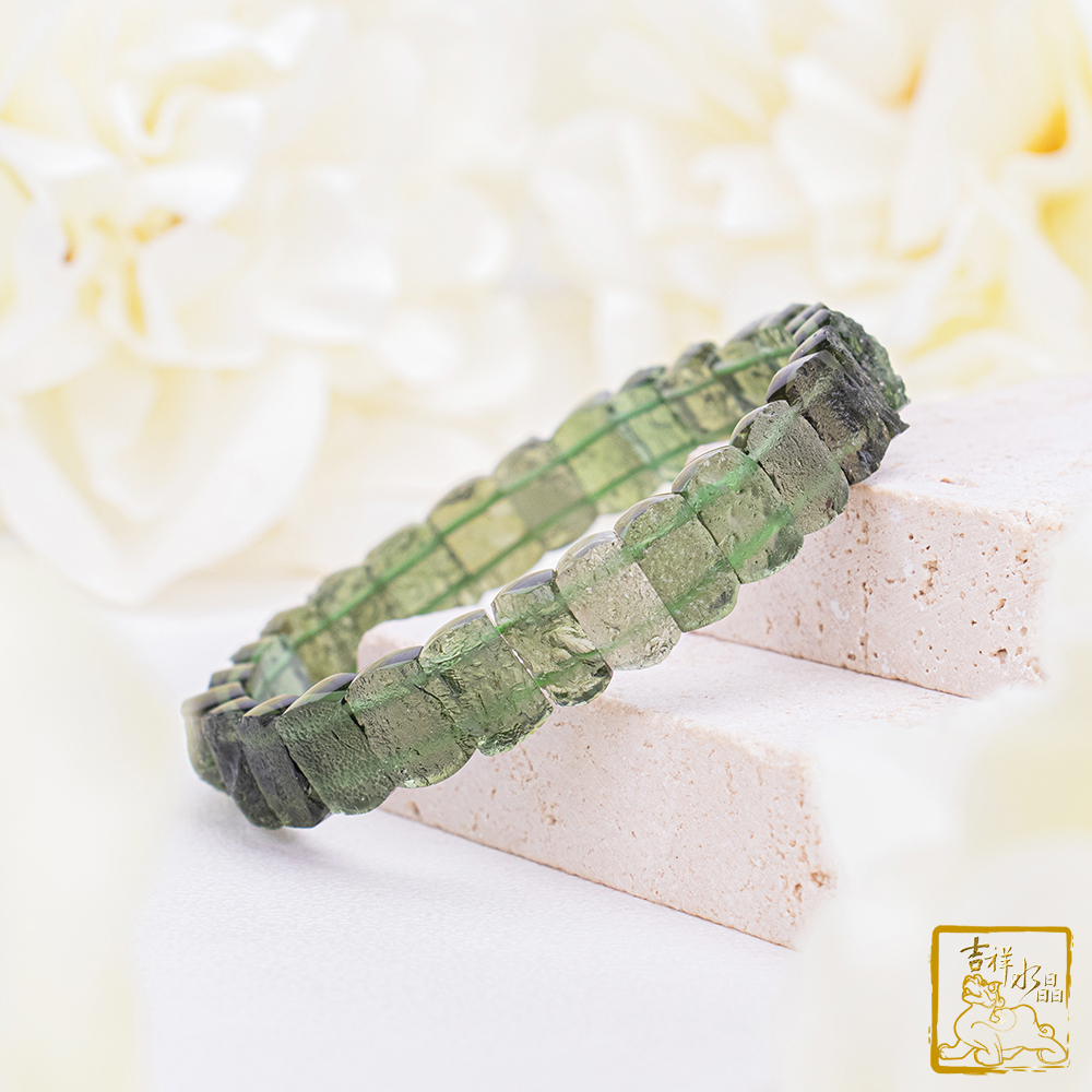 Moldavite bracelet 10.6mm (Enhanced energy)