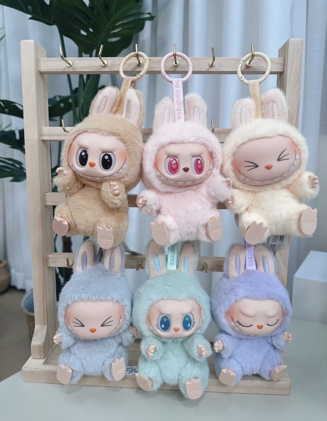 "預購" POP MART THE MONSTERS  Labubu 坐坐派對 鑰匙圈