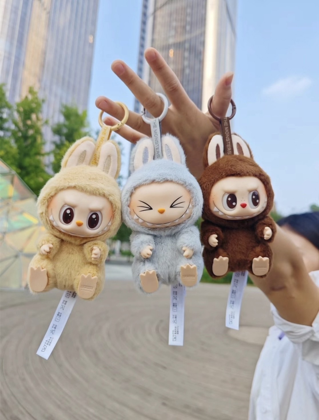 "預購" POP MART THE MONSTERS  Labubu 坐坐派對 鑰匙圈