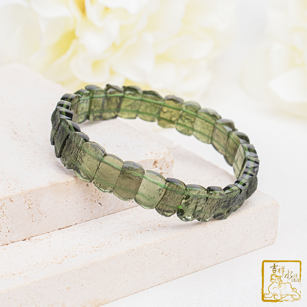 Moldavite bracelet 11.4mm (Enhanced energy)