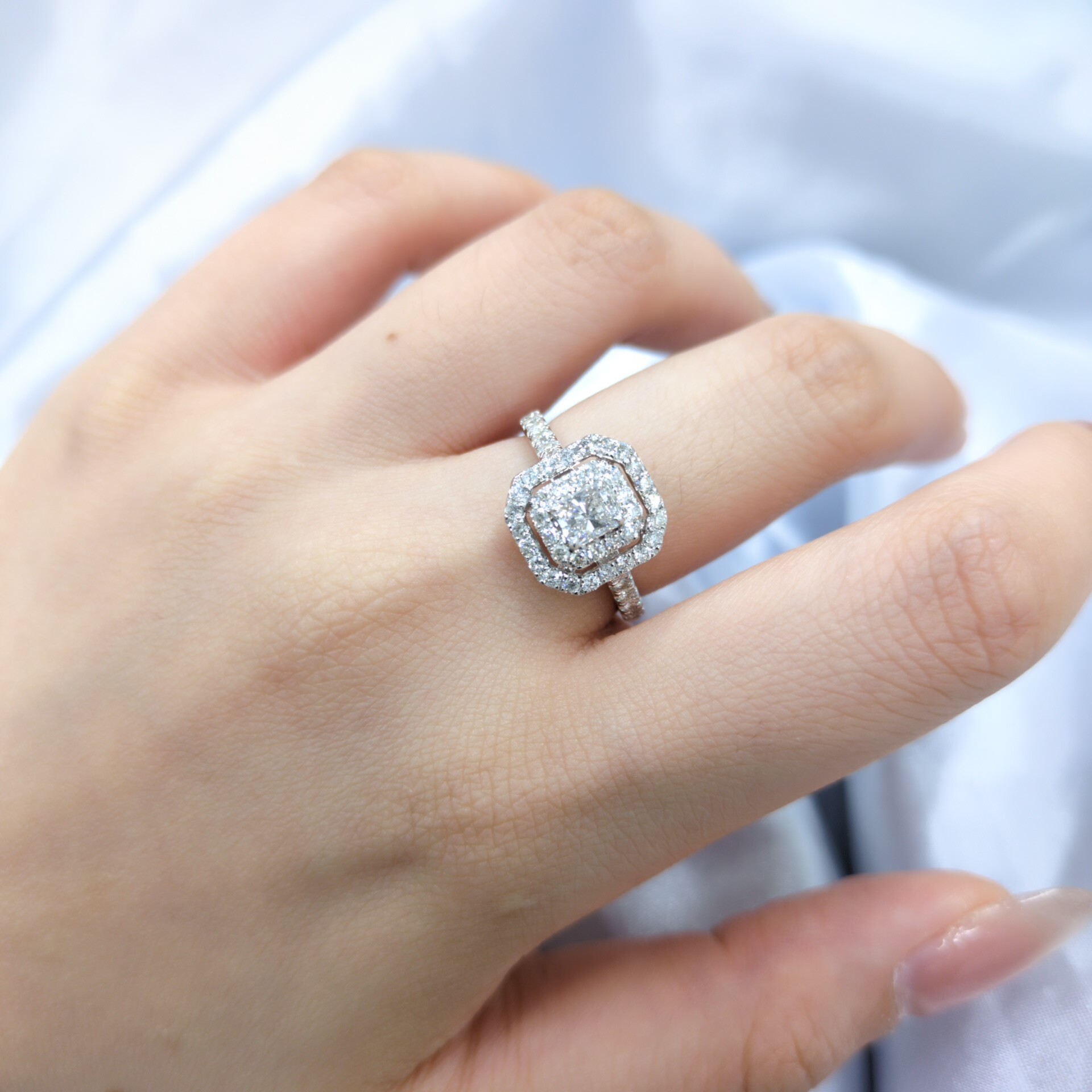 18K White Gold 0.92ct Radiant Cut Diamond Ring