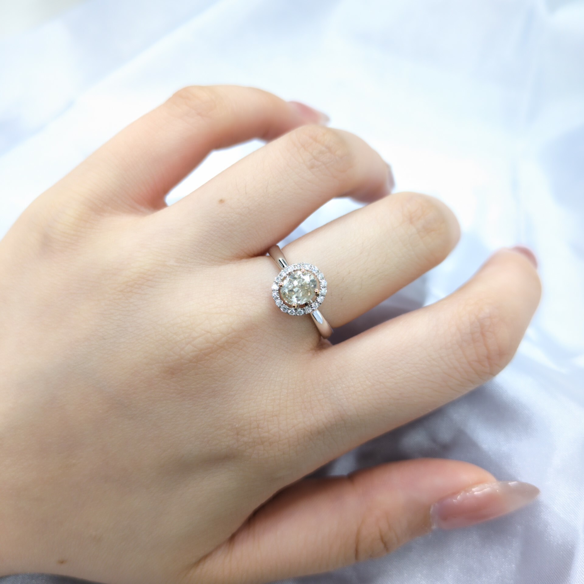 18K Gold 0.92ct Fancy Champagne Oval Cut Diamond Ring