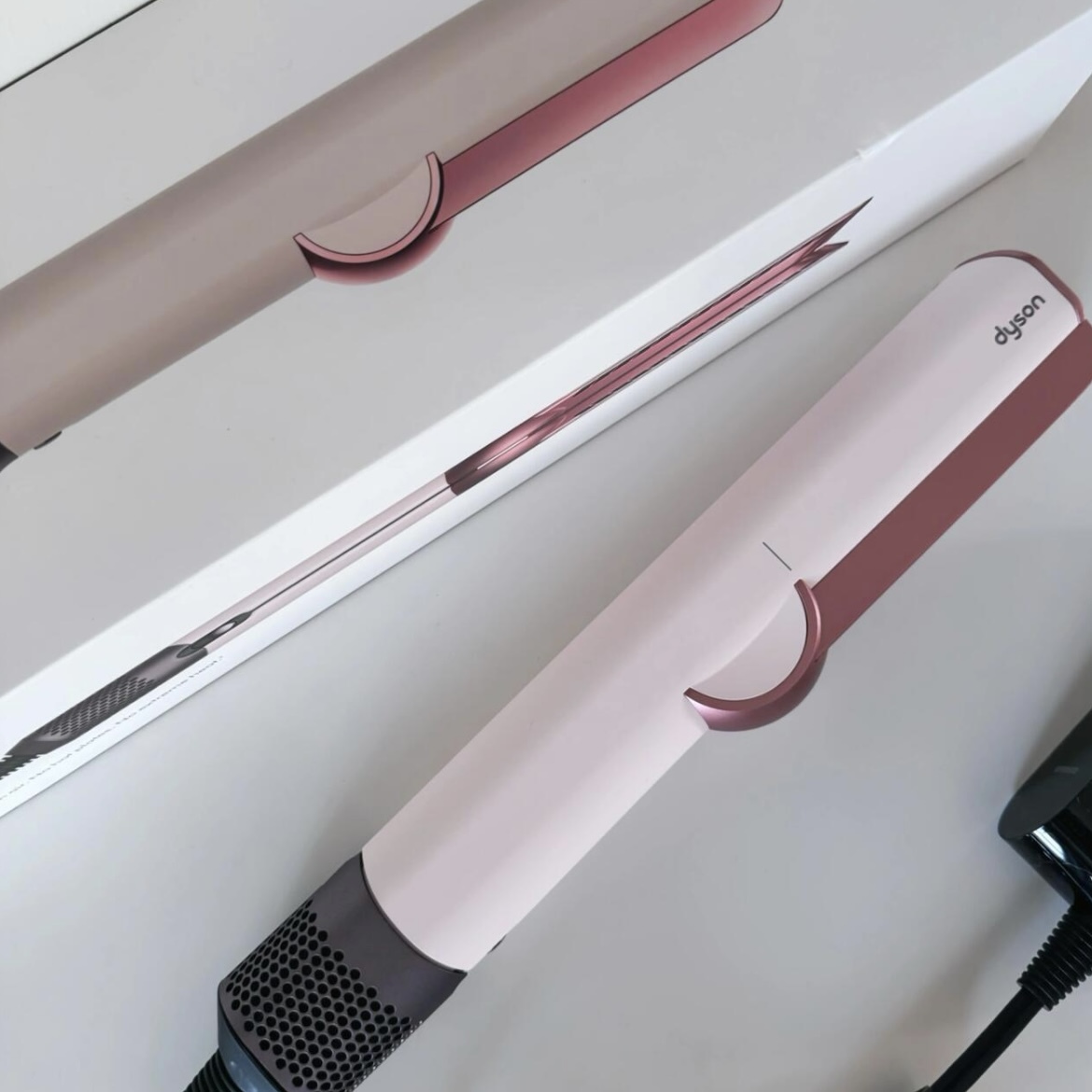 新色Dyson airstrait™ 二合一吹風直髮器 HT01 吹風機 普魯士藍 櫻花粉 灰紫