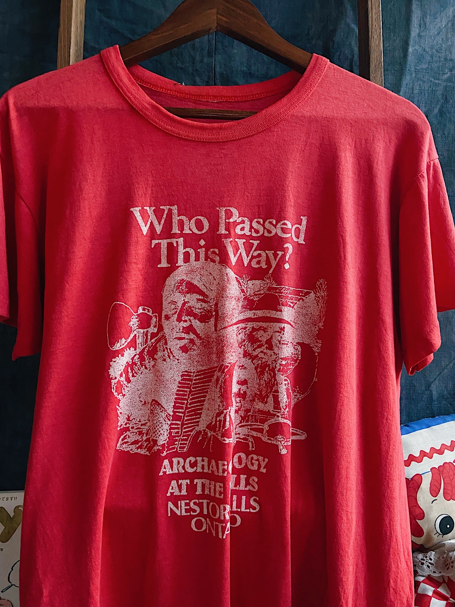 Vintage Archaelogy Red T-shirt  / 美國製紅色古著短踢