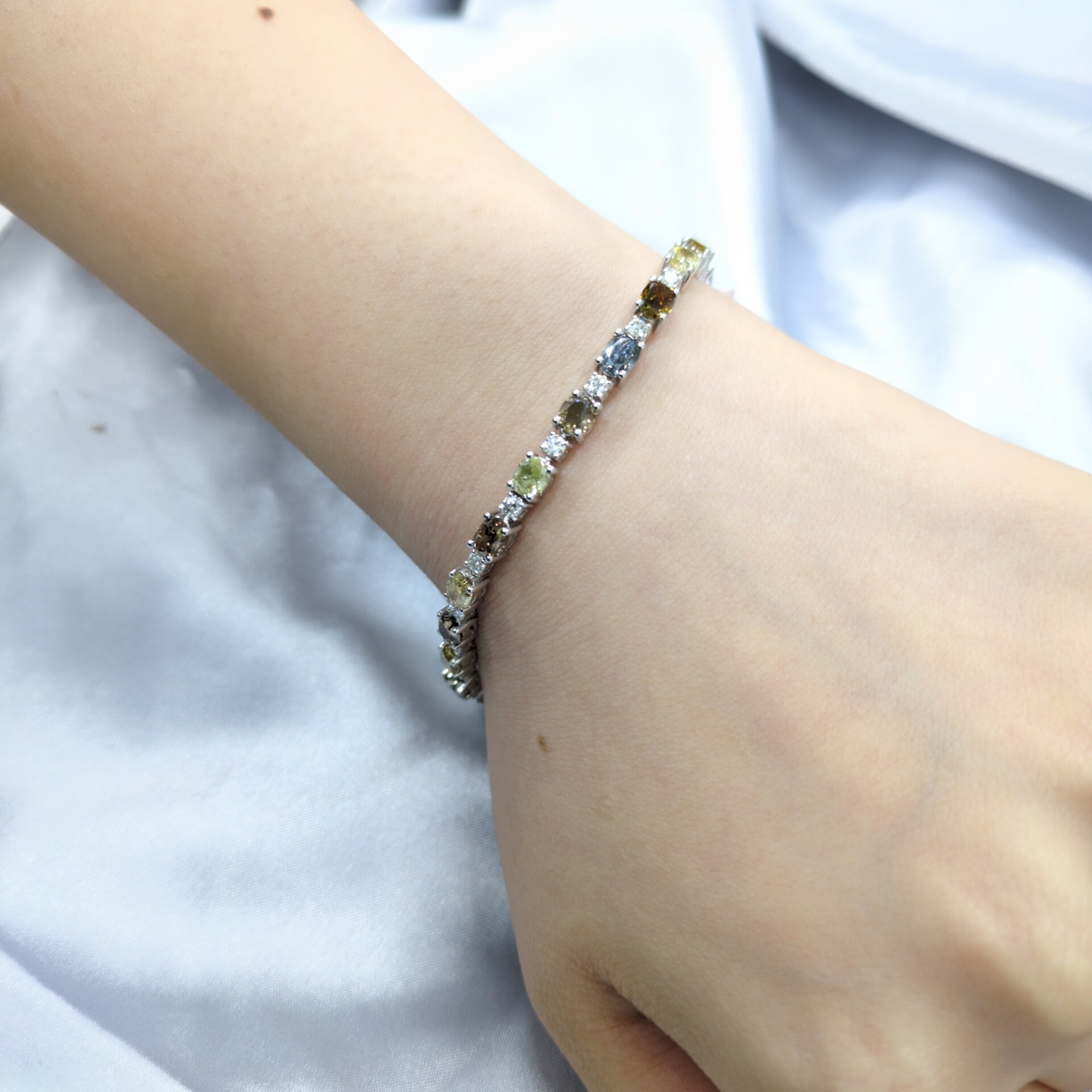 全新18K白金【主石6卡76份彩鑽】配小鑽共7卡74份鑽石手鍊