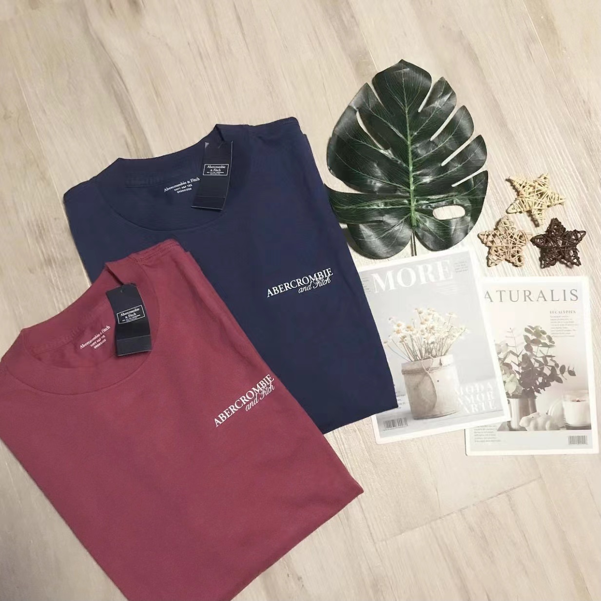 ABERCROMBIE & FITCH SMALL LOGO TEE