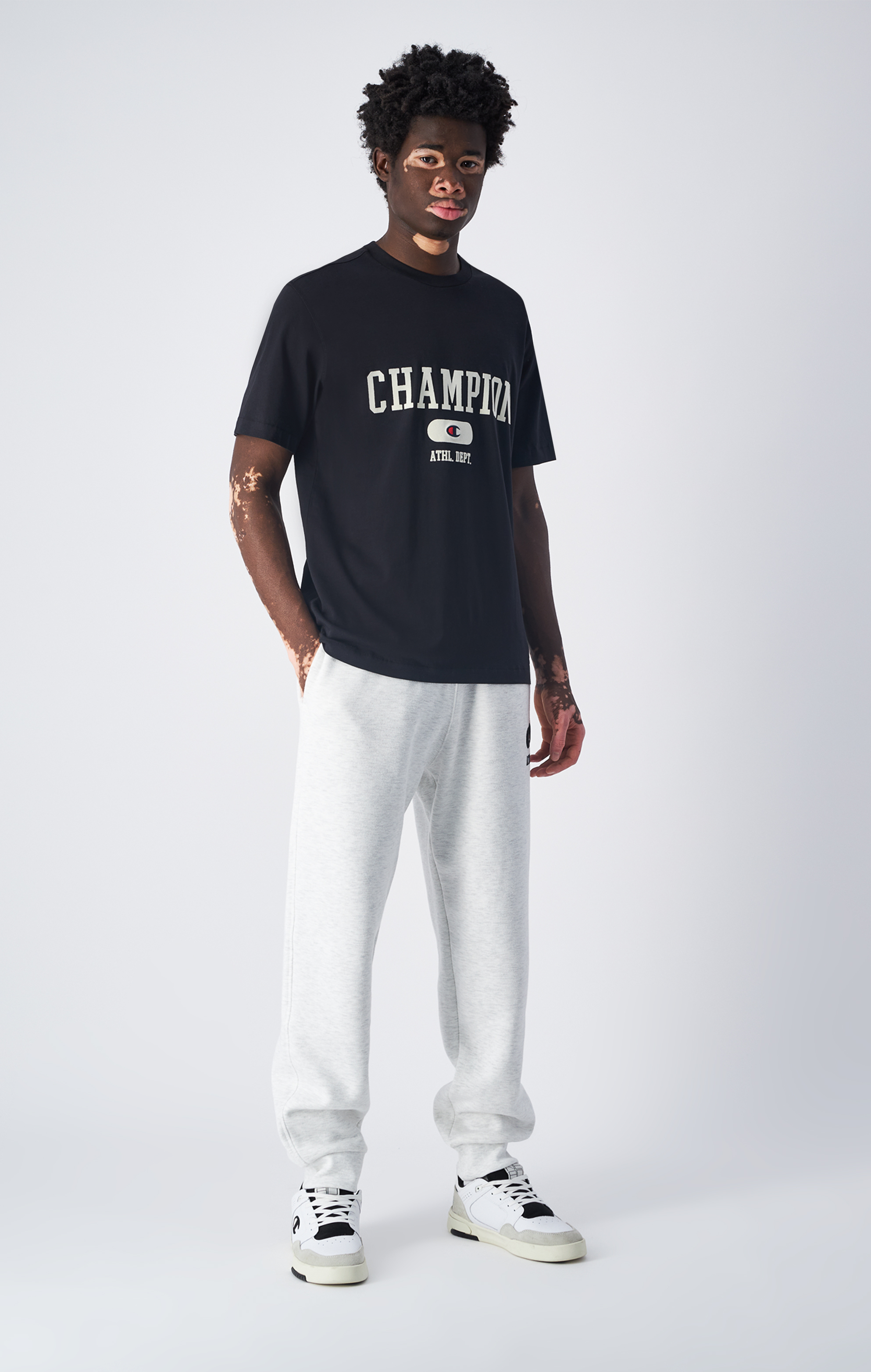 男款 經典款 大學字體印花LOGO 短TEE(黑)