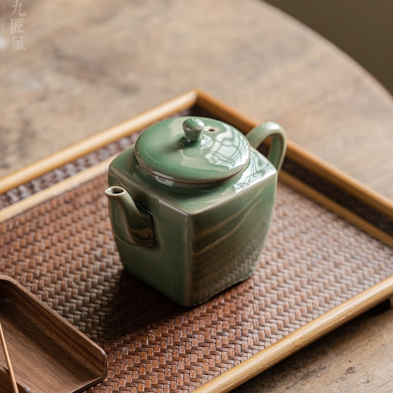 越窯漢方青瓷茶壺
