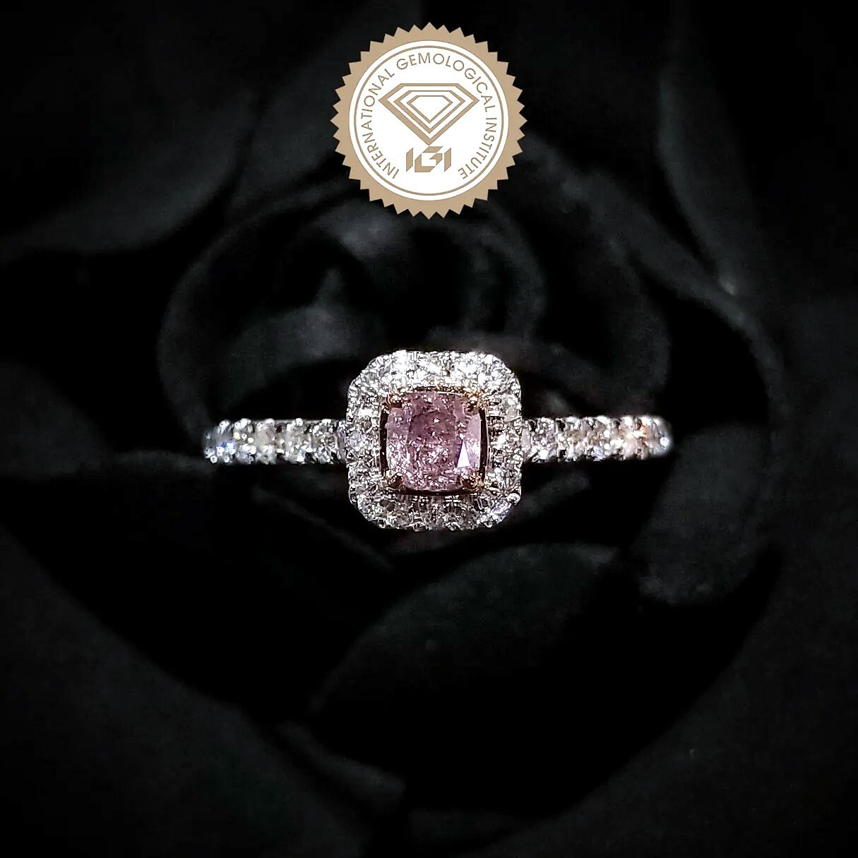 18K Gold 0.50ct Fancy Light Pink Cushion Cut Diamond Ring