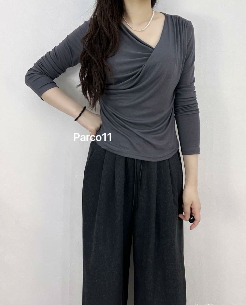 【顯瘦修身的V領抓皺上衣】（現貨 )