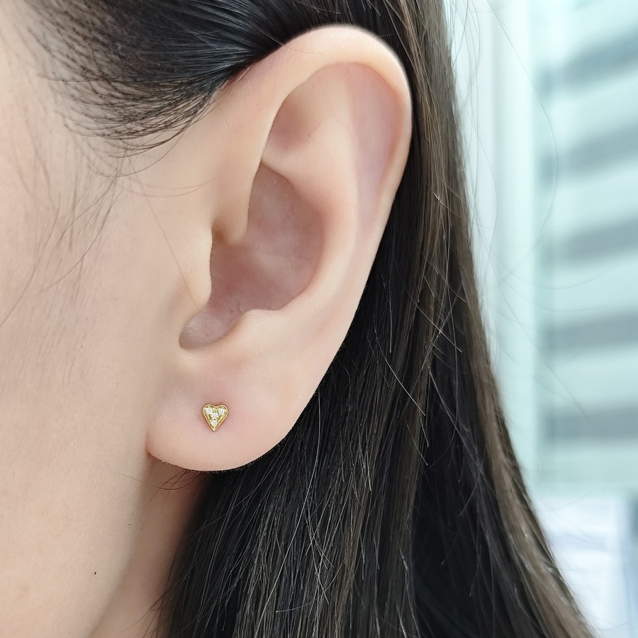 18K黃金精緻心形鑽石耳環