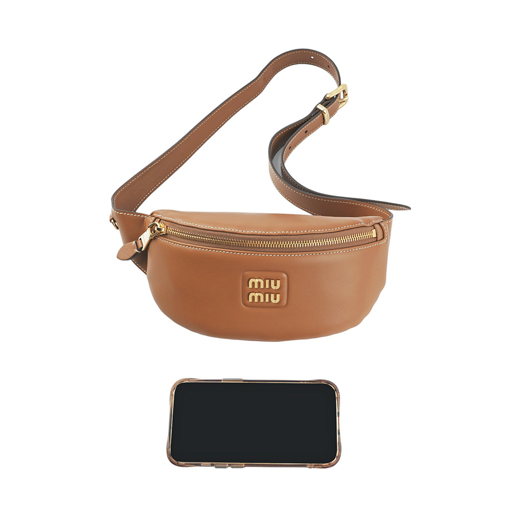 【MIU MIU】金字Logo 小牛皮腰包/胸口包(焦糖色) 5BL015 2E6Y F098L