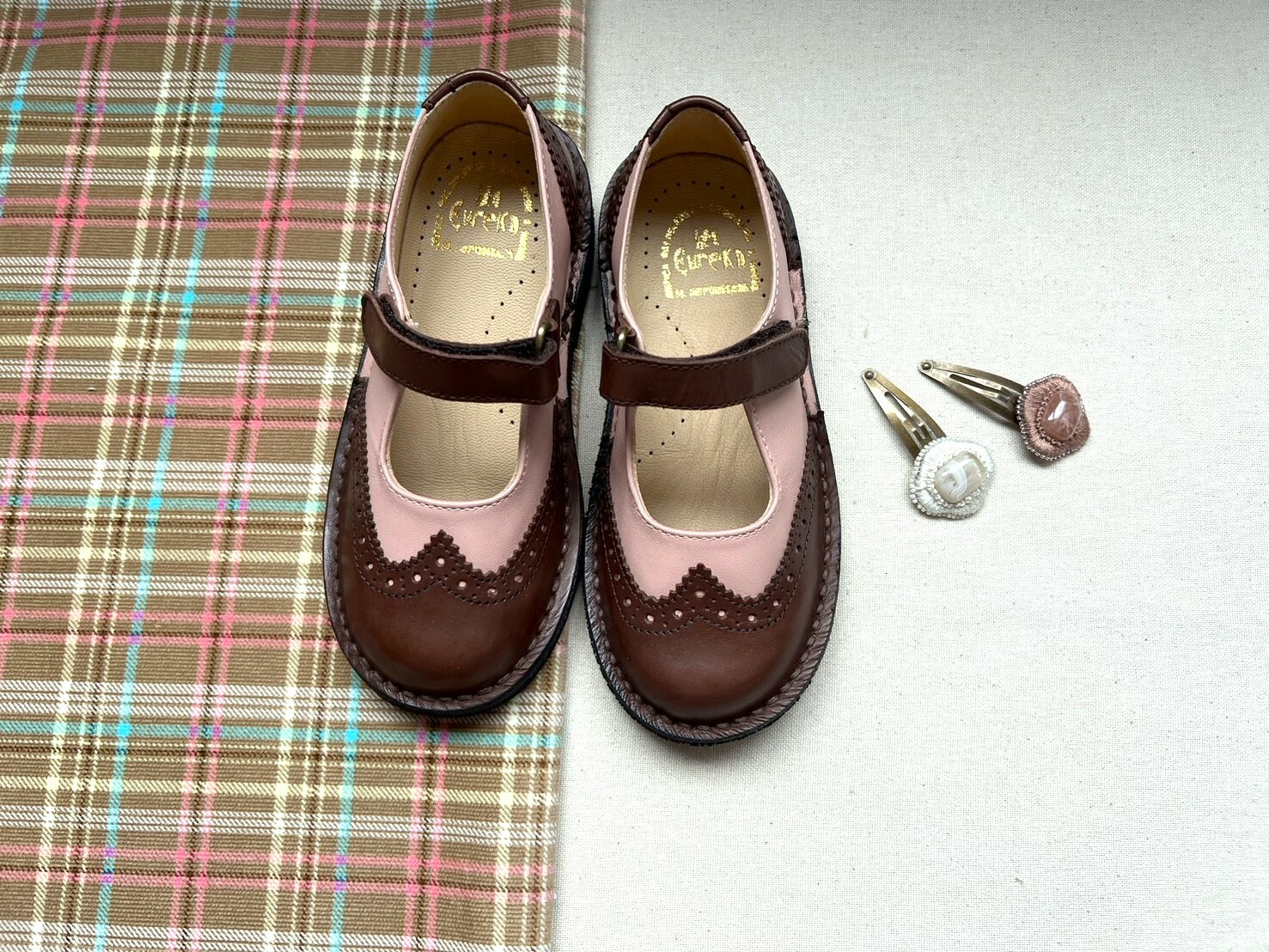 (預購) EUREKA 真皮雕花芭比雙色圓楦皮鞋  魔鬼粘