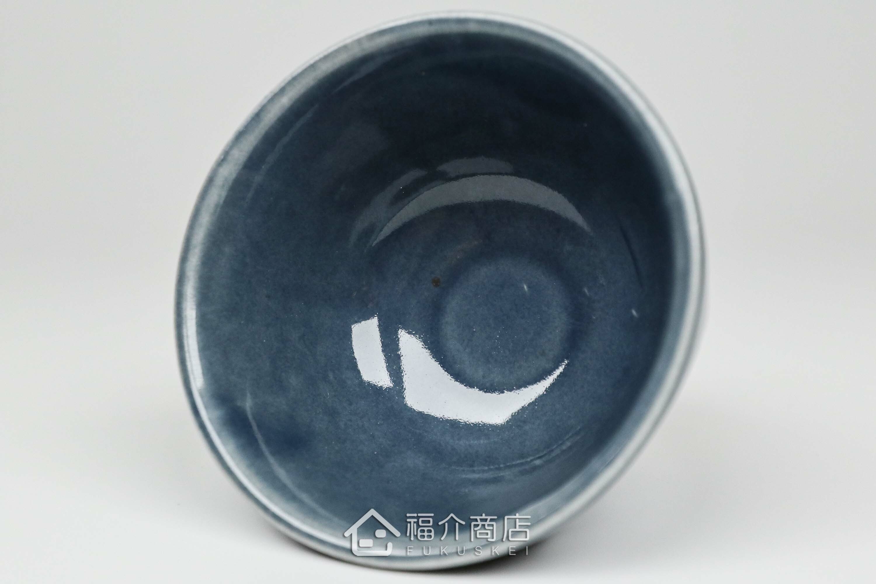 可以盛裝清酒或飲料的八角造型藍色小酒杯