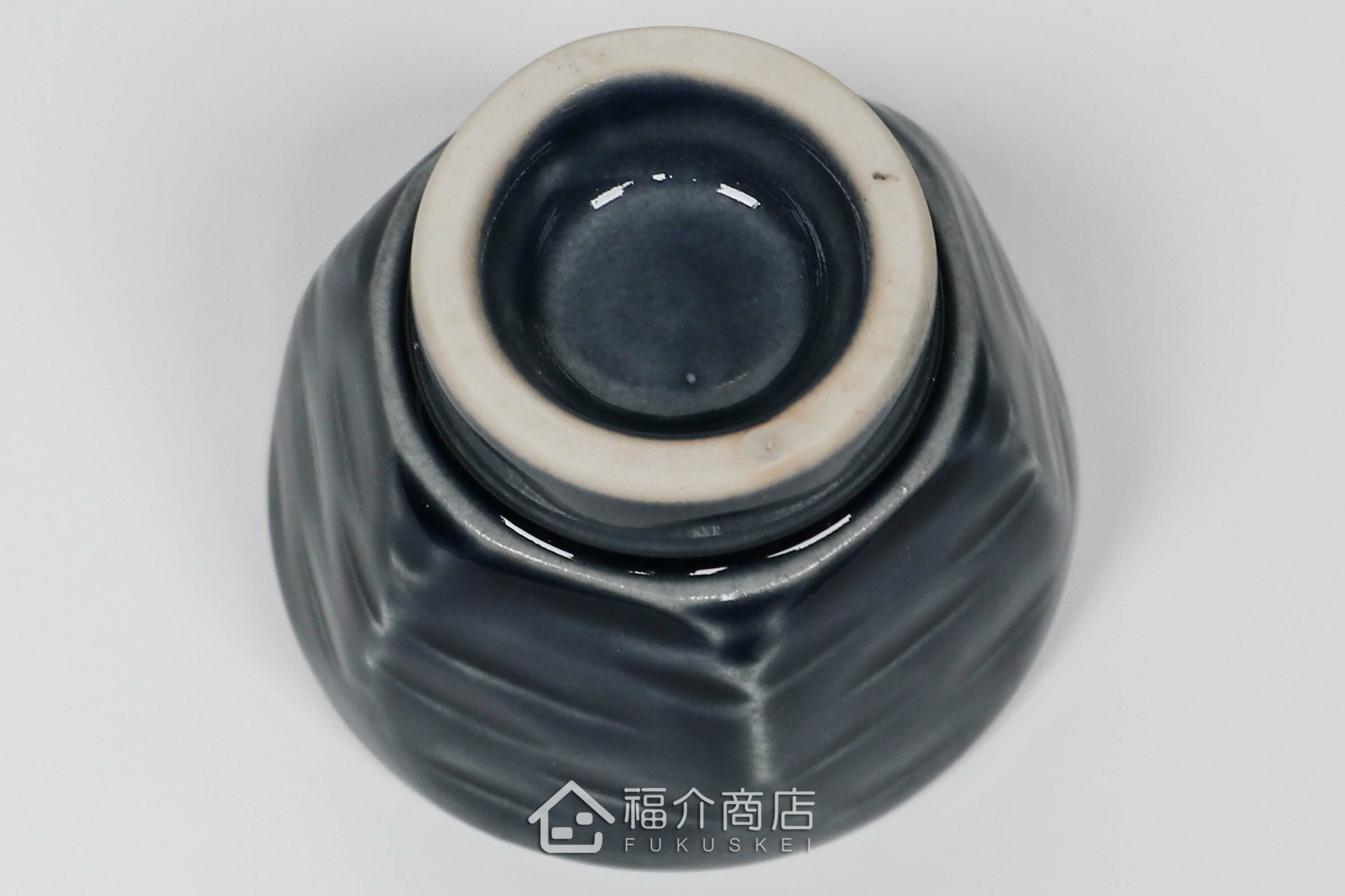 可以盛裝清酒或飲料的八角造型藍色小酒杯