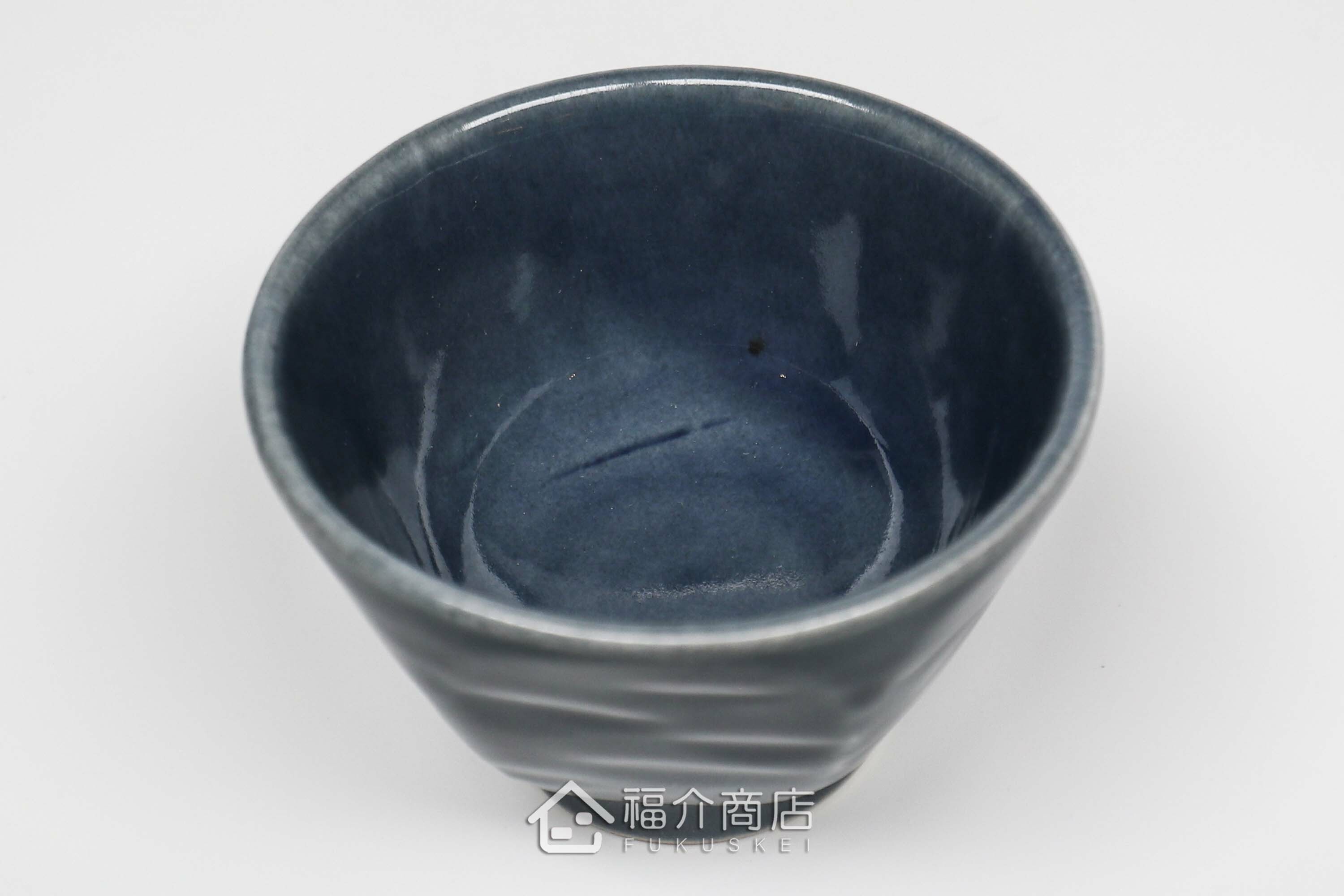 可以盛裝清酒或飲料的八角造型藍色小酒杯