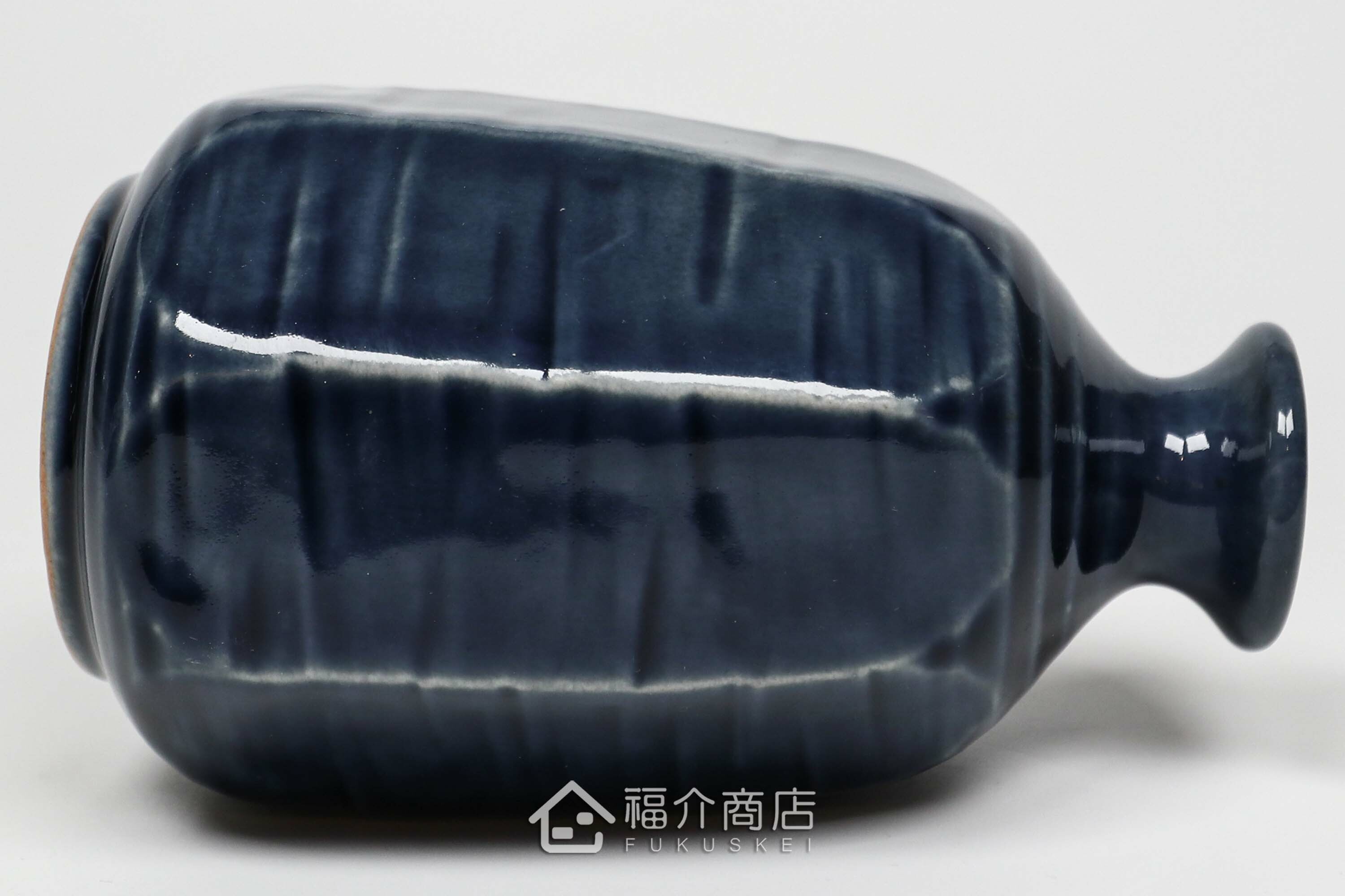 可以盛裝清酒或飲料的八角造型藍色酒壺