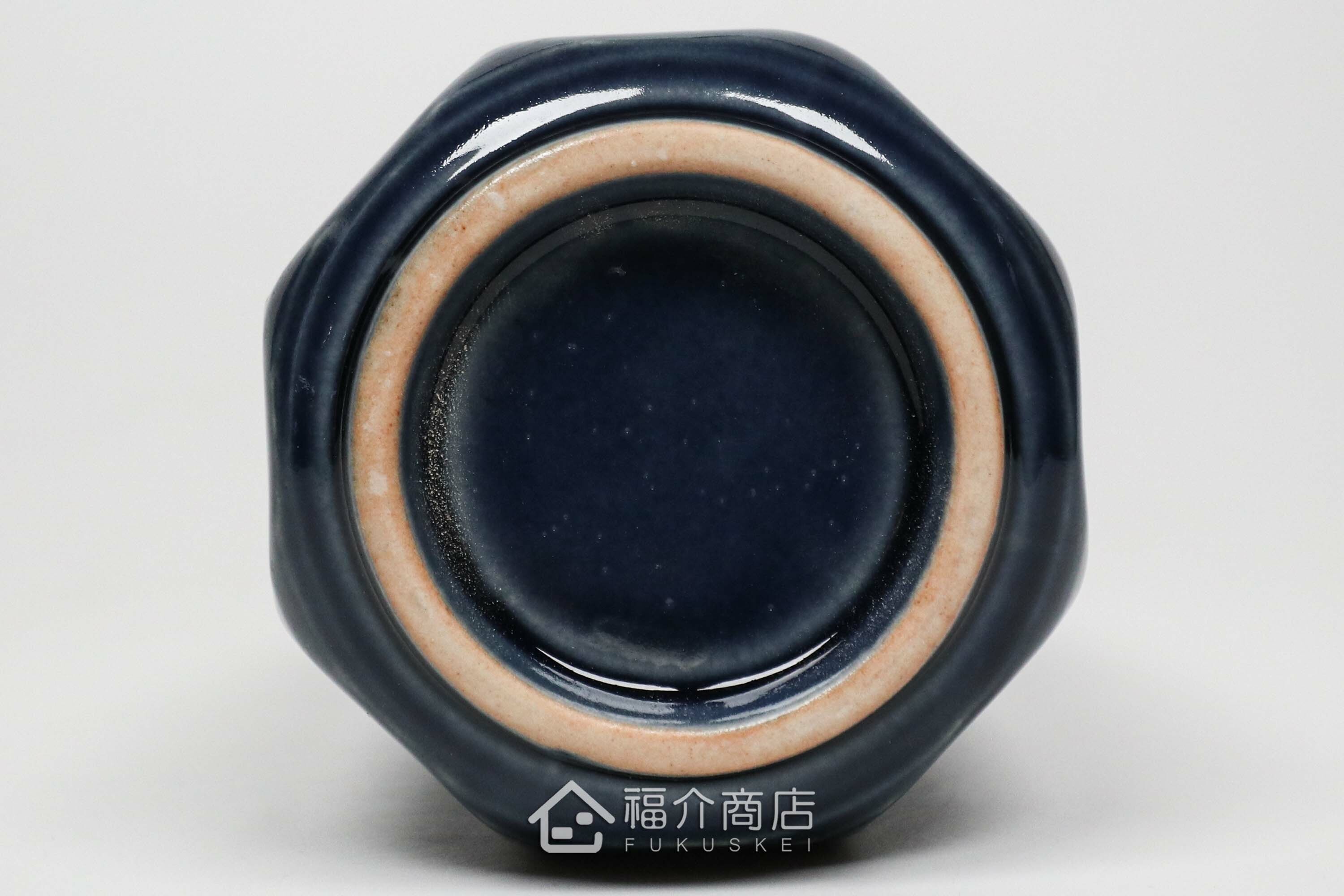 可以盛裝清酒或飲料的八角造型藍色酒壺