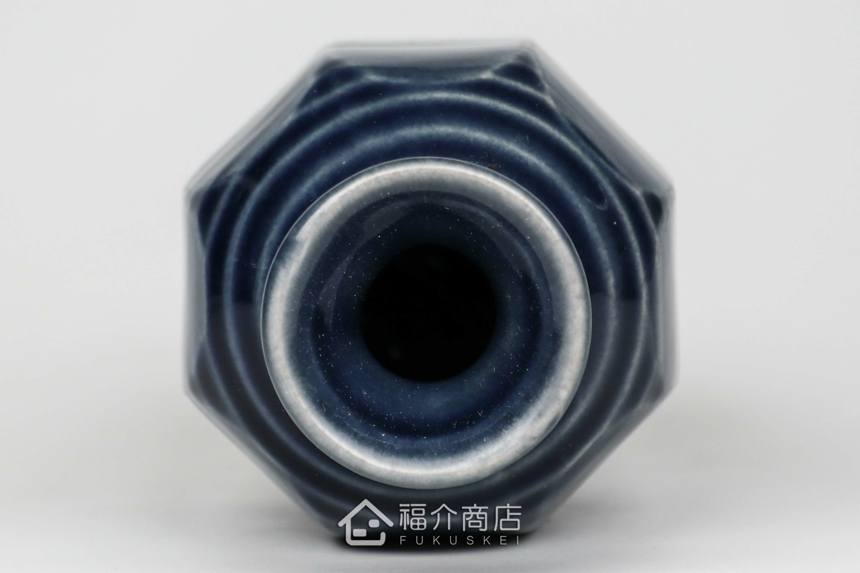 可以盛裝清酒或飲料的八角造型藍色酒壺