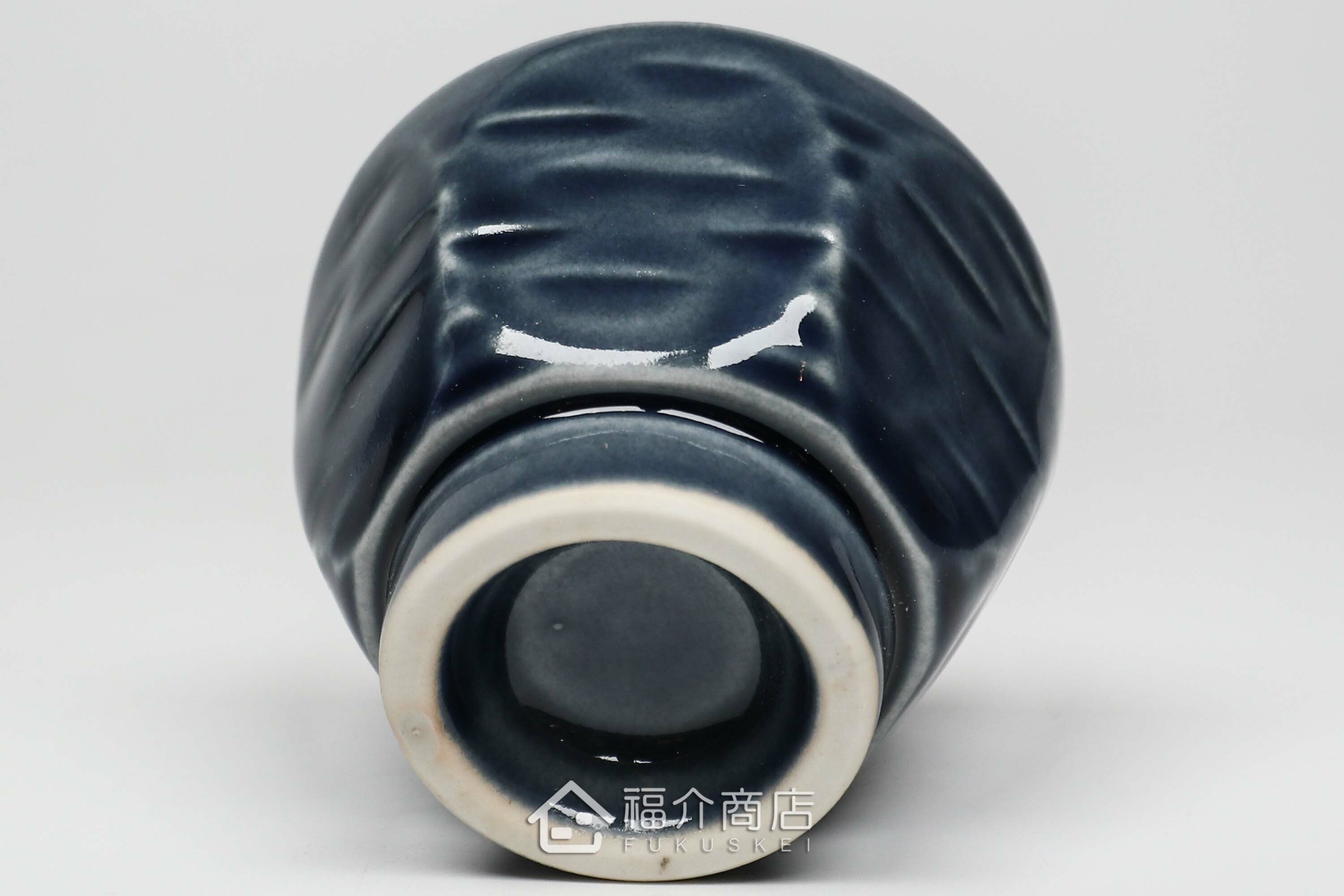 可以盛裝清酒或飲料的八角造型藍色小酒杯