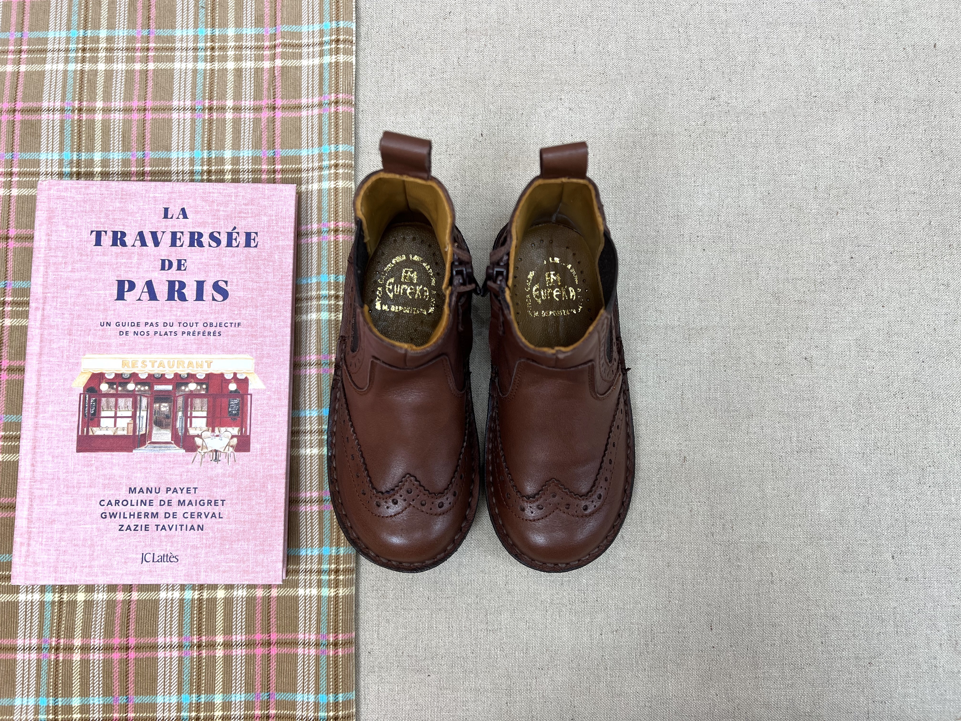 (預購) EUREKA 真皮雕花拉鍊靴-  (深棕/黑色)