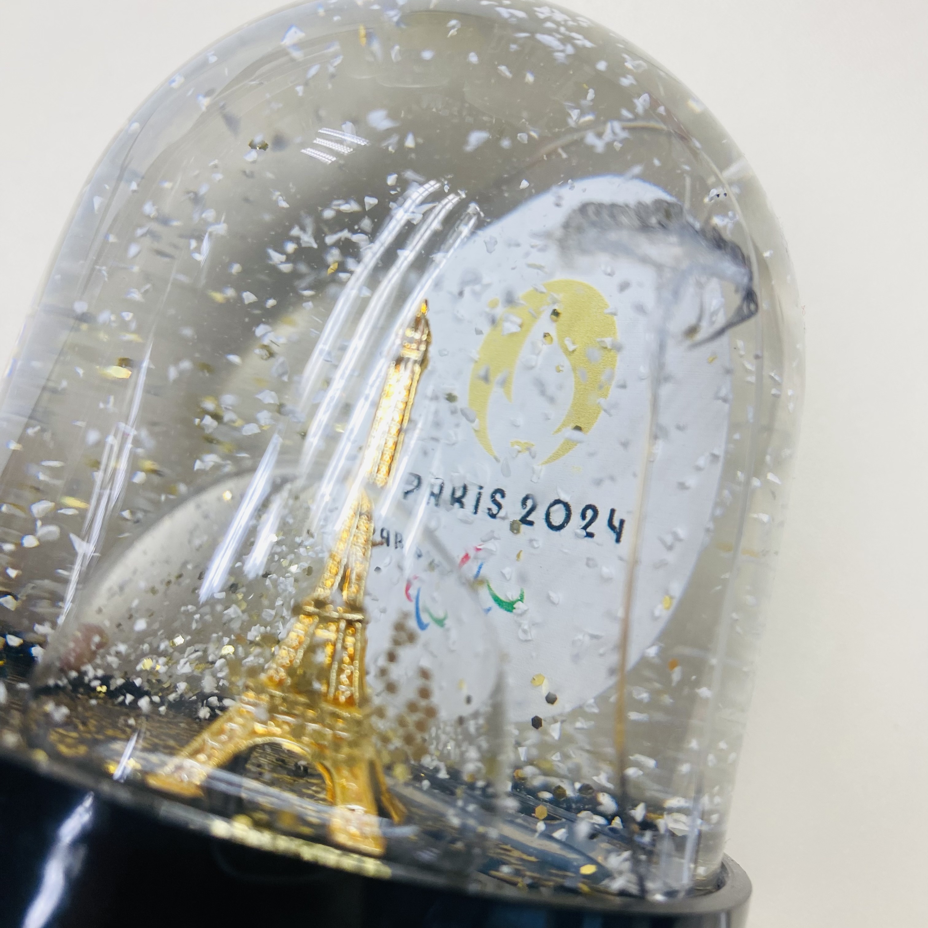 1JE0720-026 (Defect) OLYMPICS Paris 2024 Olympics Snow Globe (D-EU-E)
